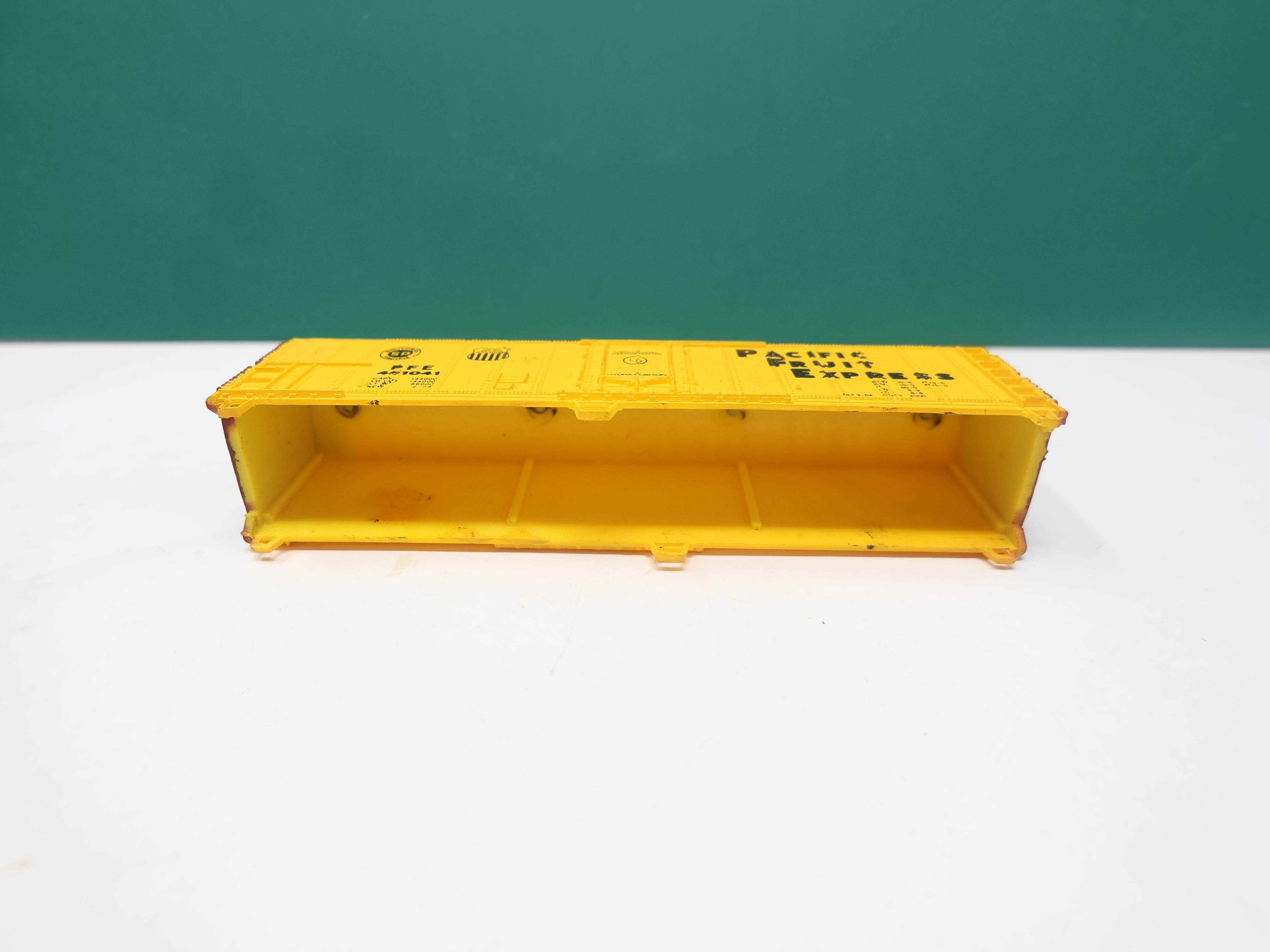 USED Bachmann N Scale, 50' Box Car, Pacific Fruit Express PFE #451041, Shell Only