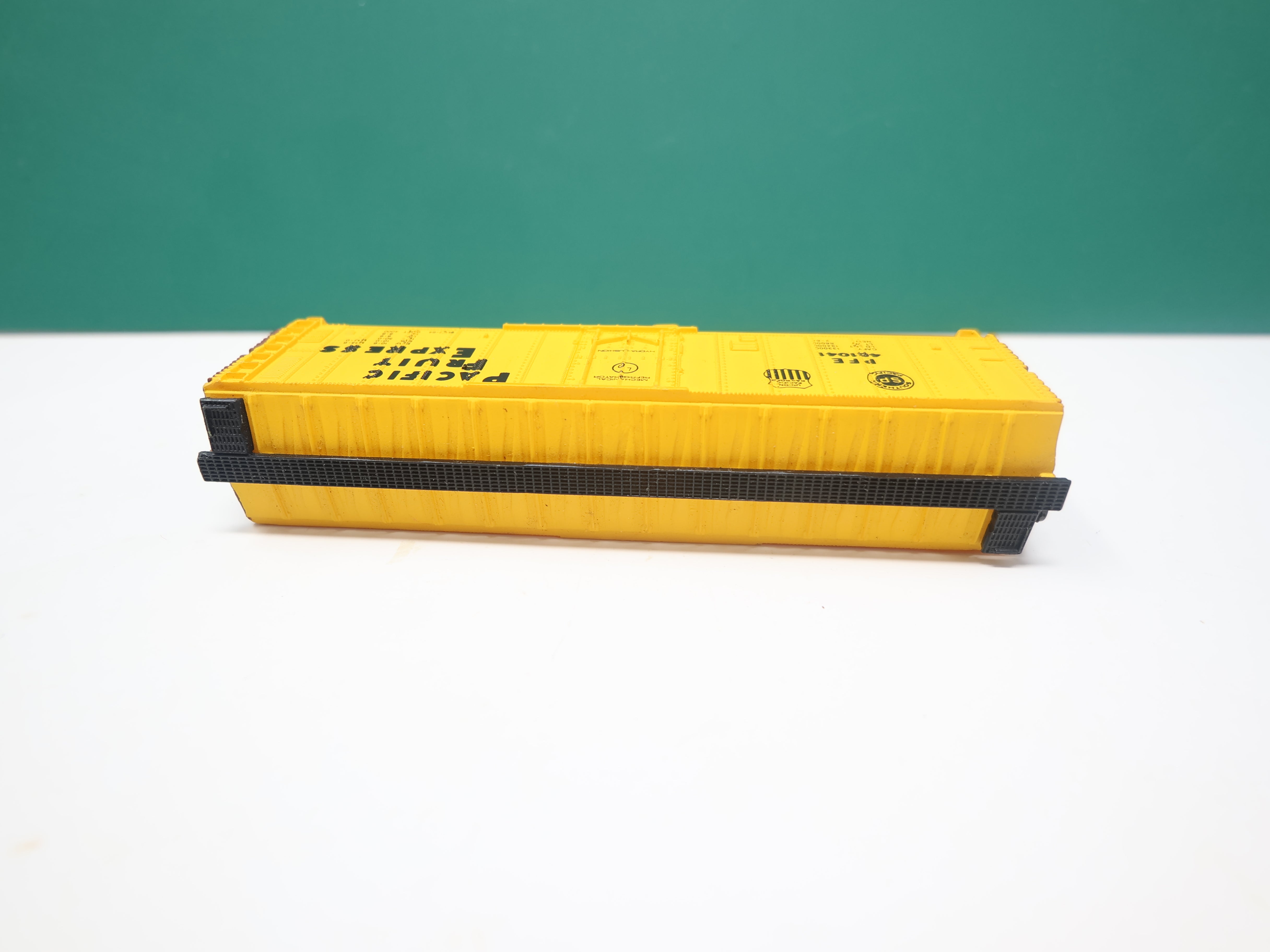 USED Bachmann N Scale, 50' Box Car, Pacific Fruit Express PFE #451041, Shell Only