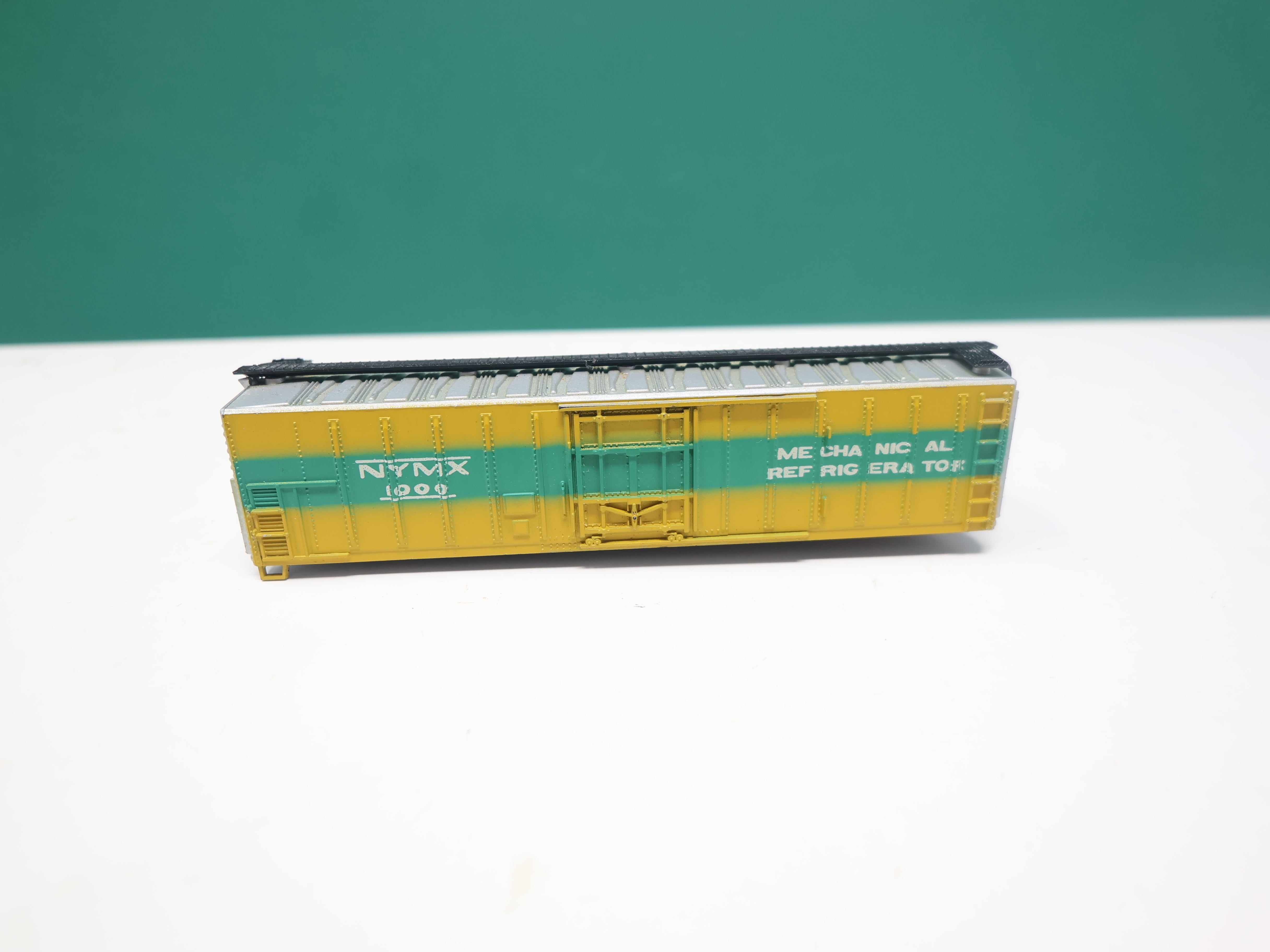 USED Atlas N Scale, 50' Mechanical ReeferNYMX #1000, No trucks