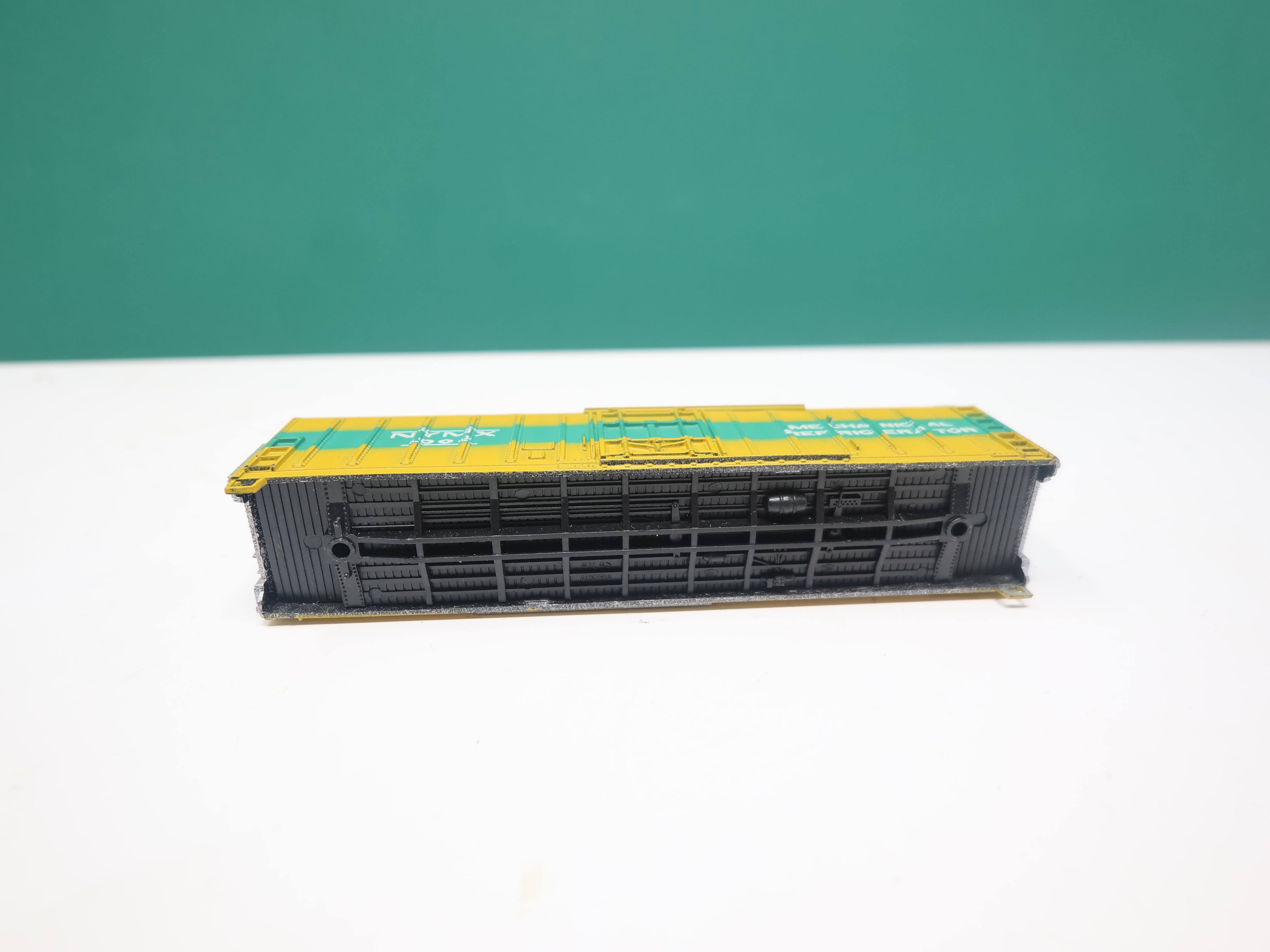 USED Atlas N Scale, 50' Mechanical ReeferNYMX #1000, No trucks