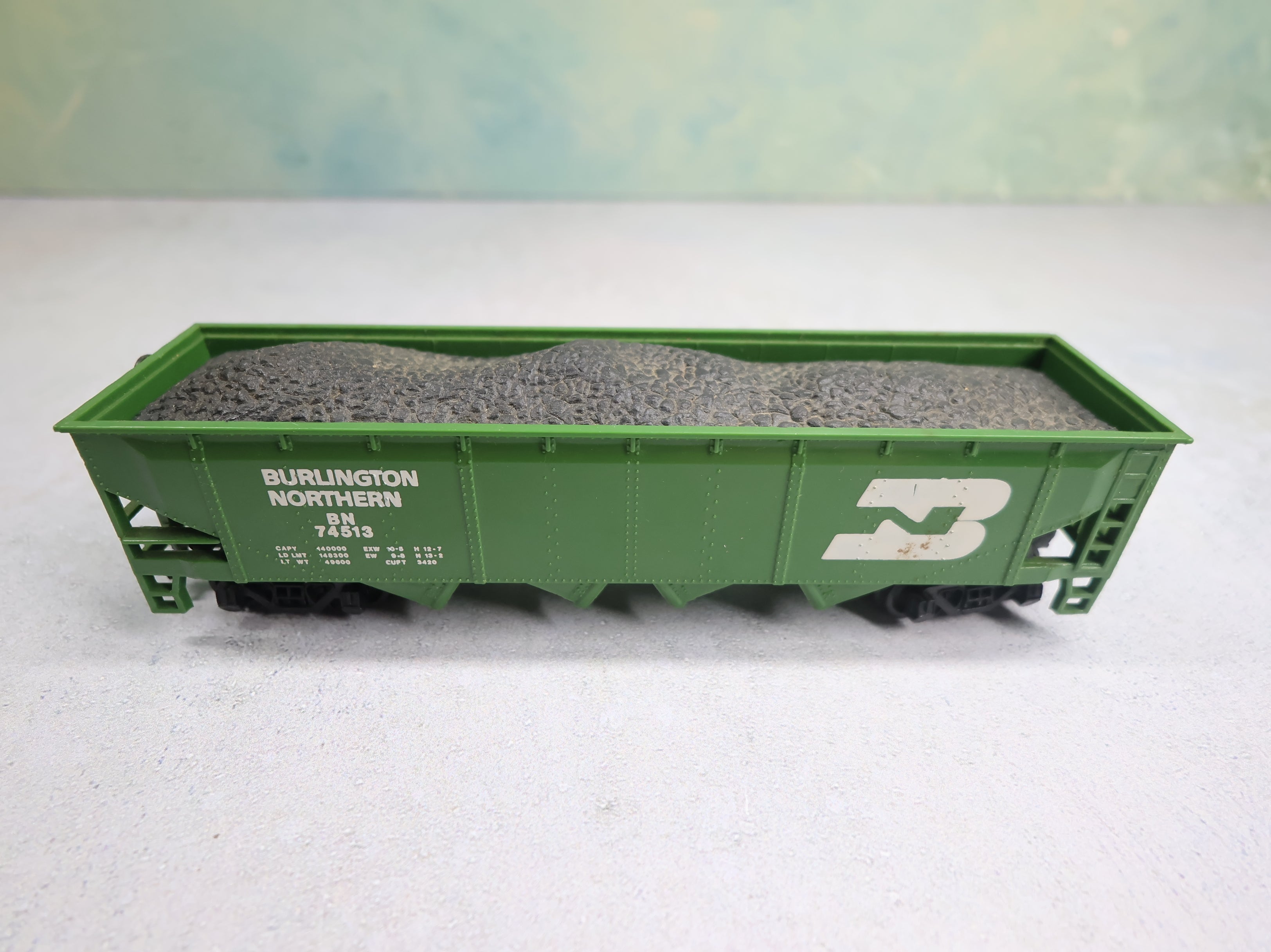 USED Bachmann HO Scale Quad Hopper Burlington Northern BN #74513 Gearboxes w/ Coal Load