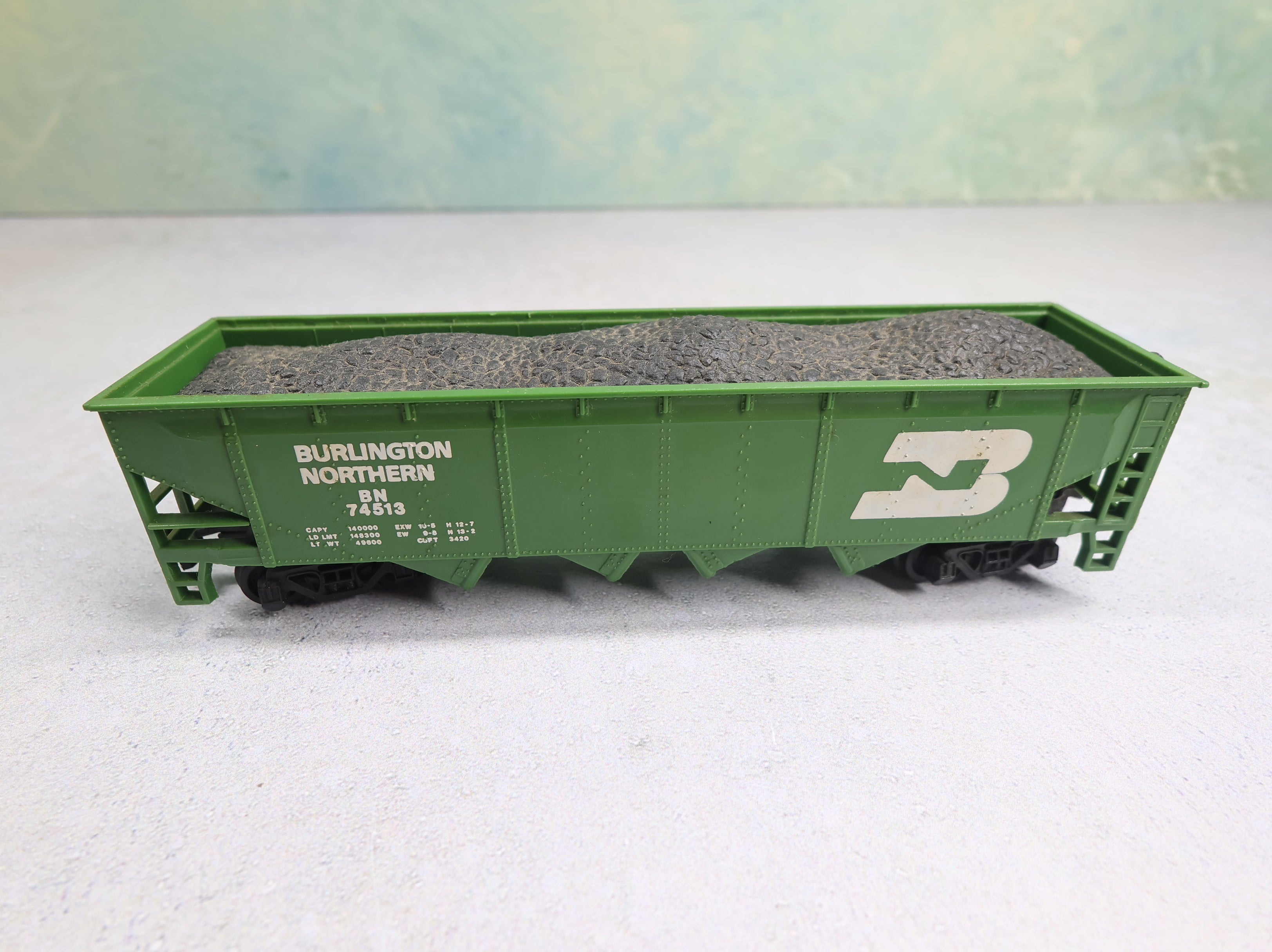 USED Bachmann HO Scale Quad Hopper Burlington Northern BN #74513 Gearboxes w/ Coal Load