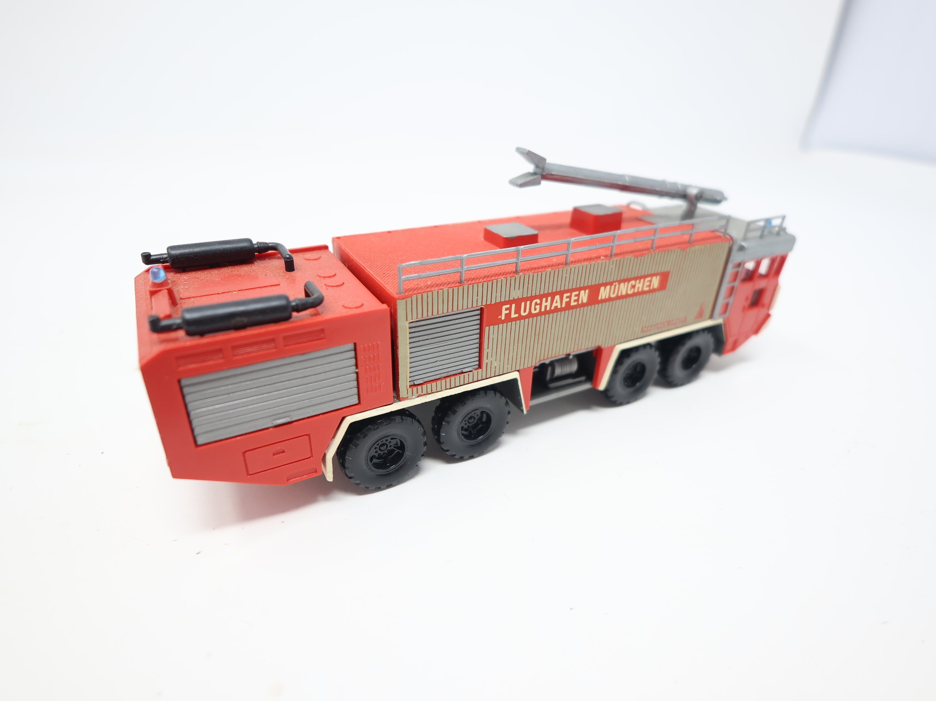 USED Preiser HO Scale Airport Fire Truck Flughafen Munchen