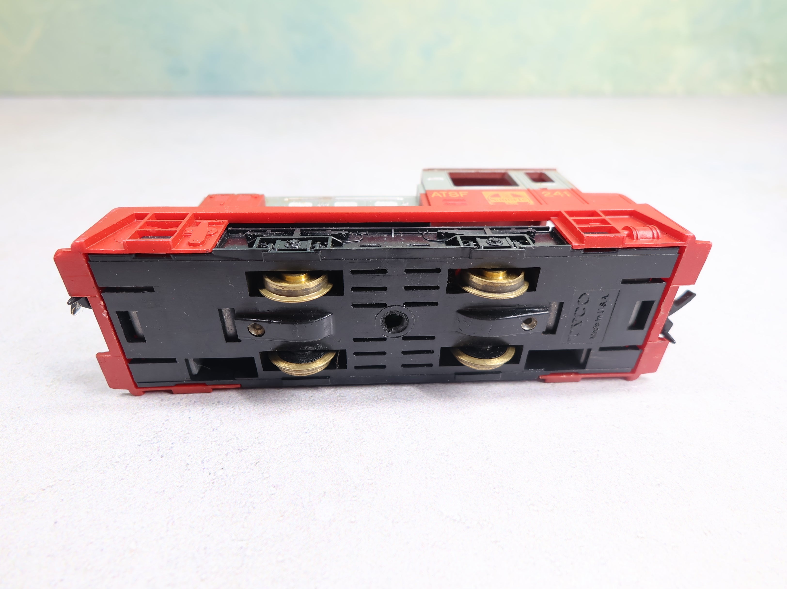 USED Tyco HO Scale Diesel Locomotive Switcher Santa Fe ATSF #241 Parts/Repairs DC