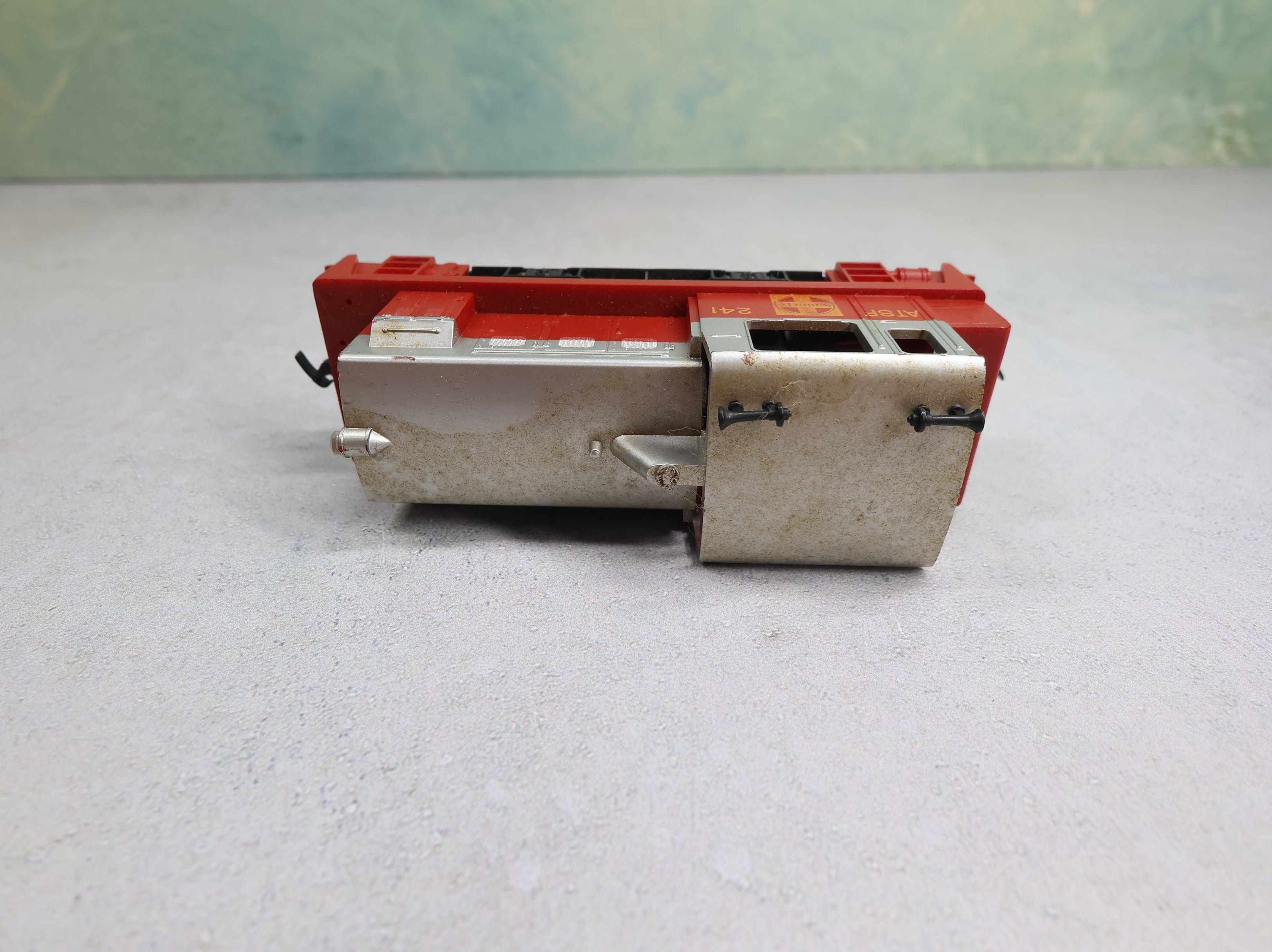 USED Tyco HO Scale Diesel Locomotive Switcher Santa Fe ATSF #241 Parts/Repairs DC
