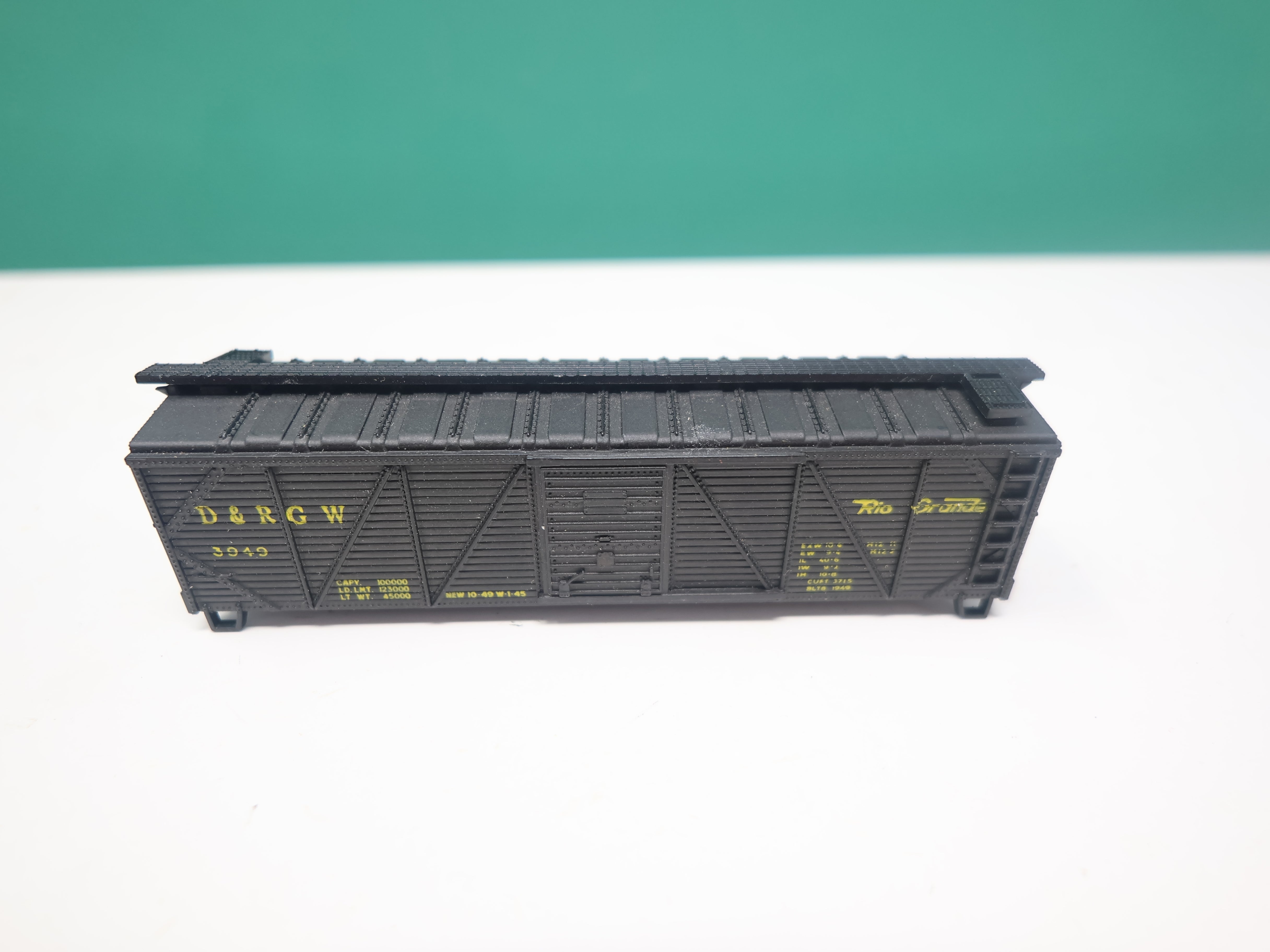USED Atlas N Scale, 40' Wooden Box Car, Rio Grande D&RGW #3949, No trucks