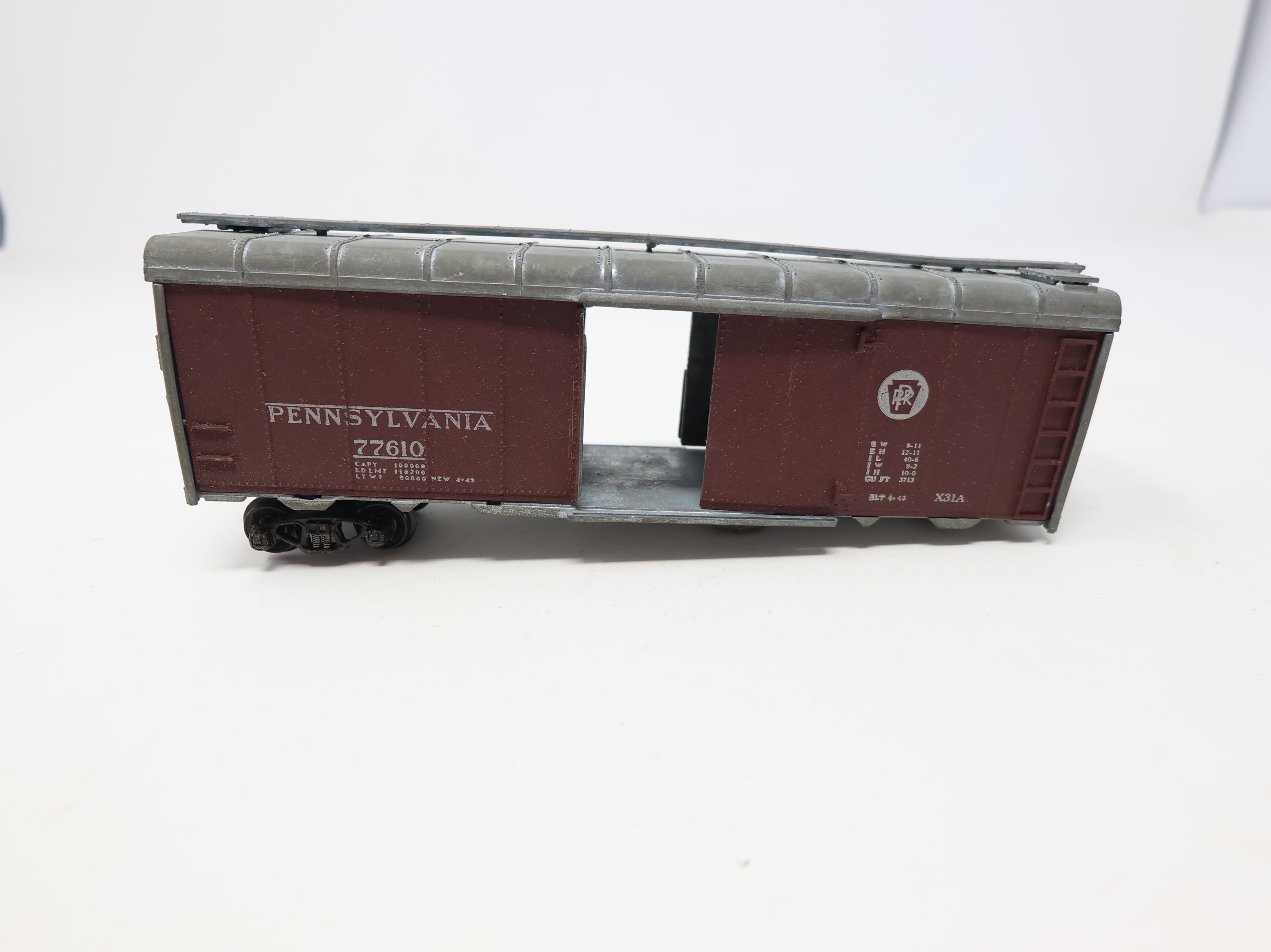 USED Roundhouse HO Scale 40' Box Car Pennsylvania #77610 Metal