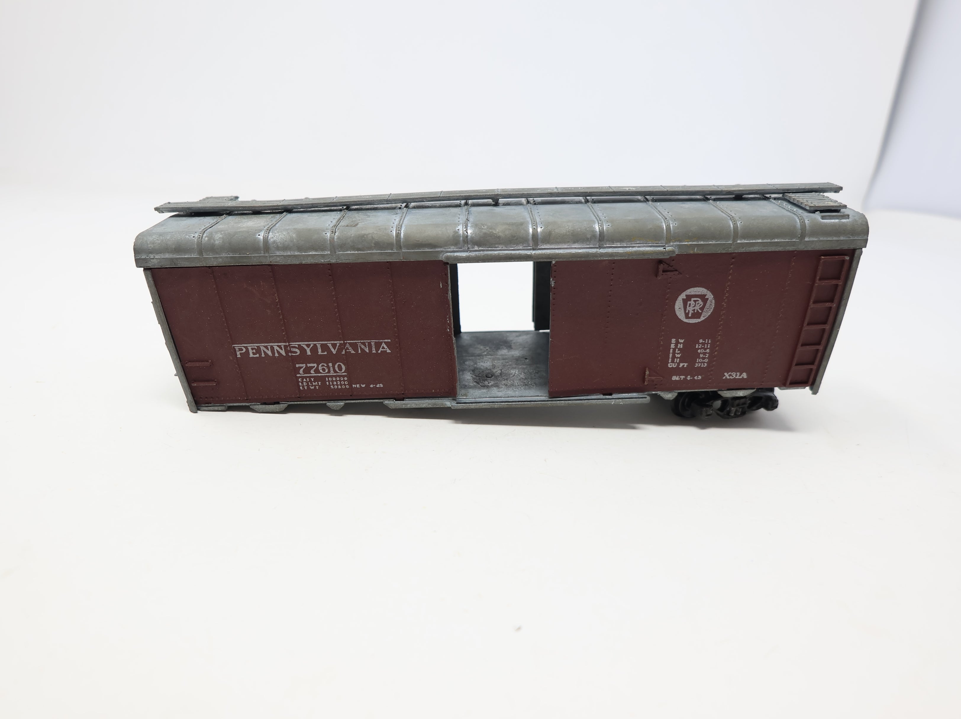 USED Roundhouse HO Scale 40' Box Car Pennsylvania #77610 Metal