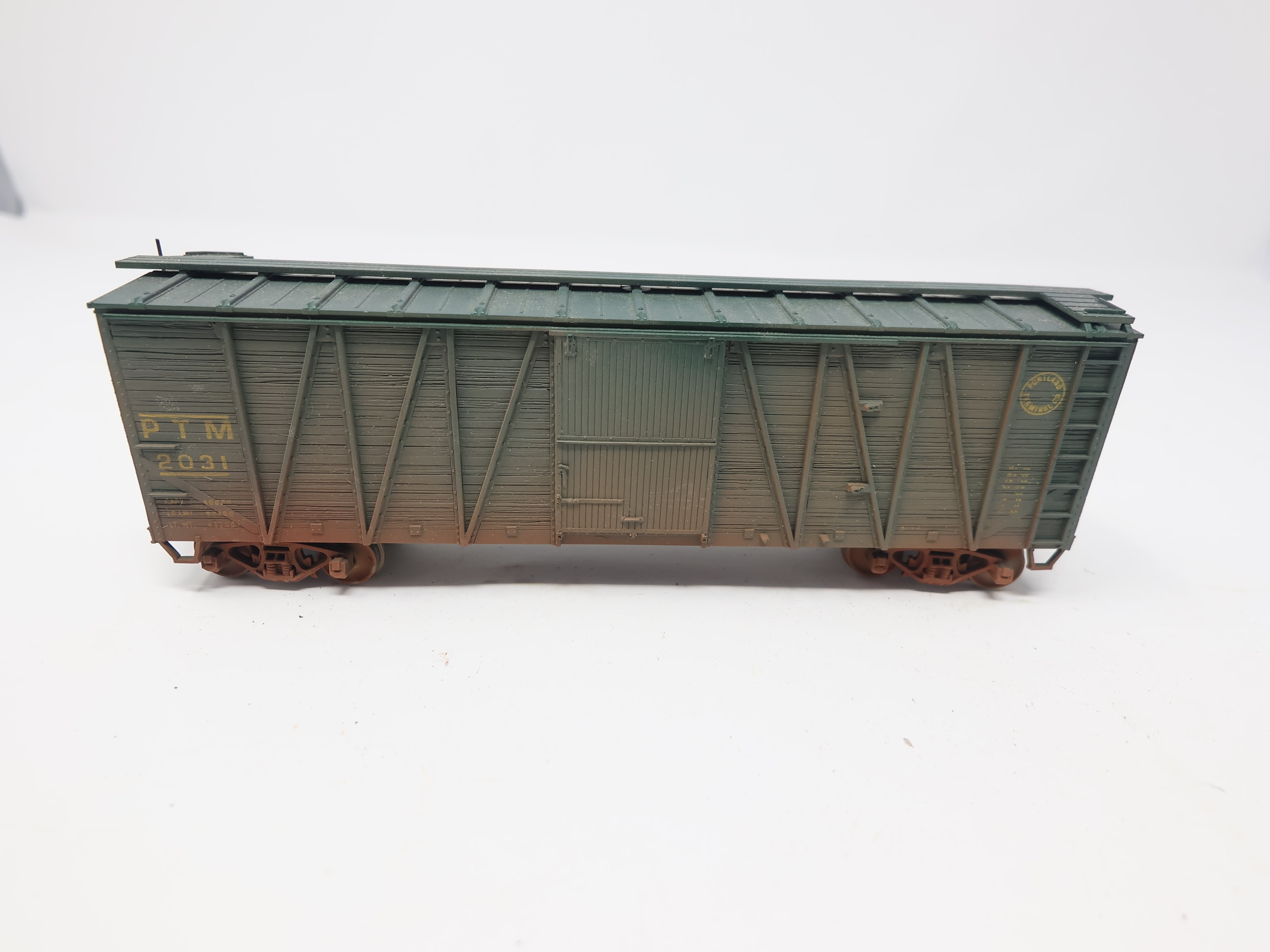 USED Accurail HO Scale, 40' Wooden Box Car, Portland Terminal Railroad PTM #2031, Weathered