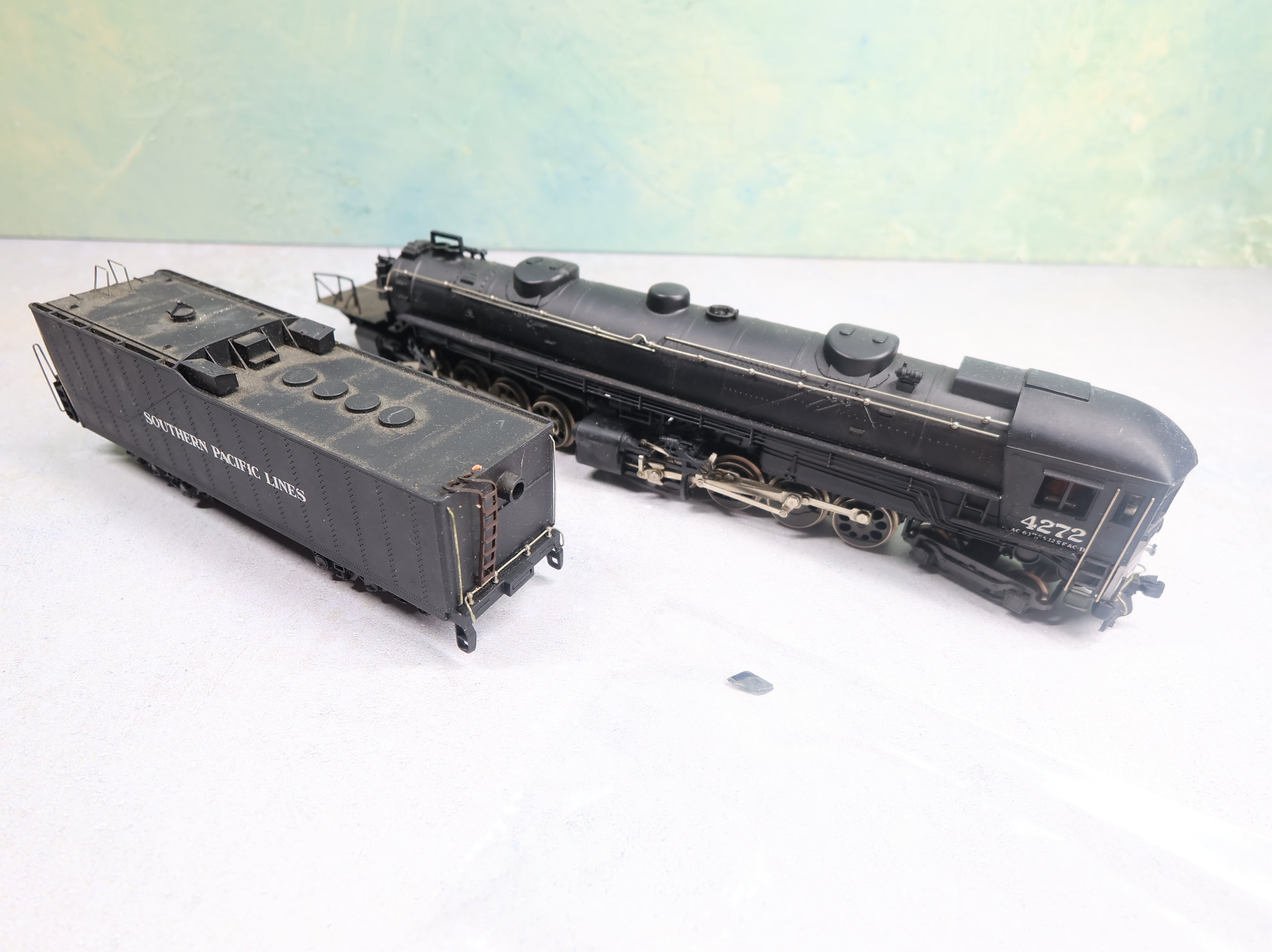 USED Rivarossi HO Scale 4-8-8-2 Cab Forward Steam Locomotive & Tender Southern Pacific #4272 Parts/Repairs DC