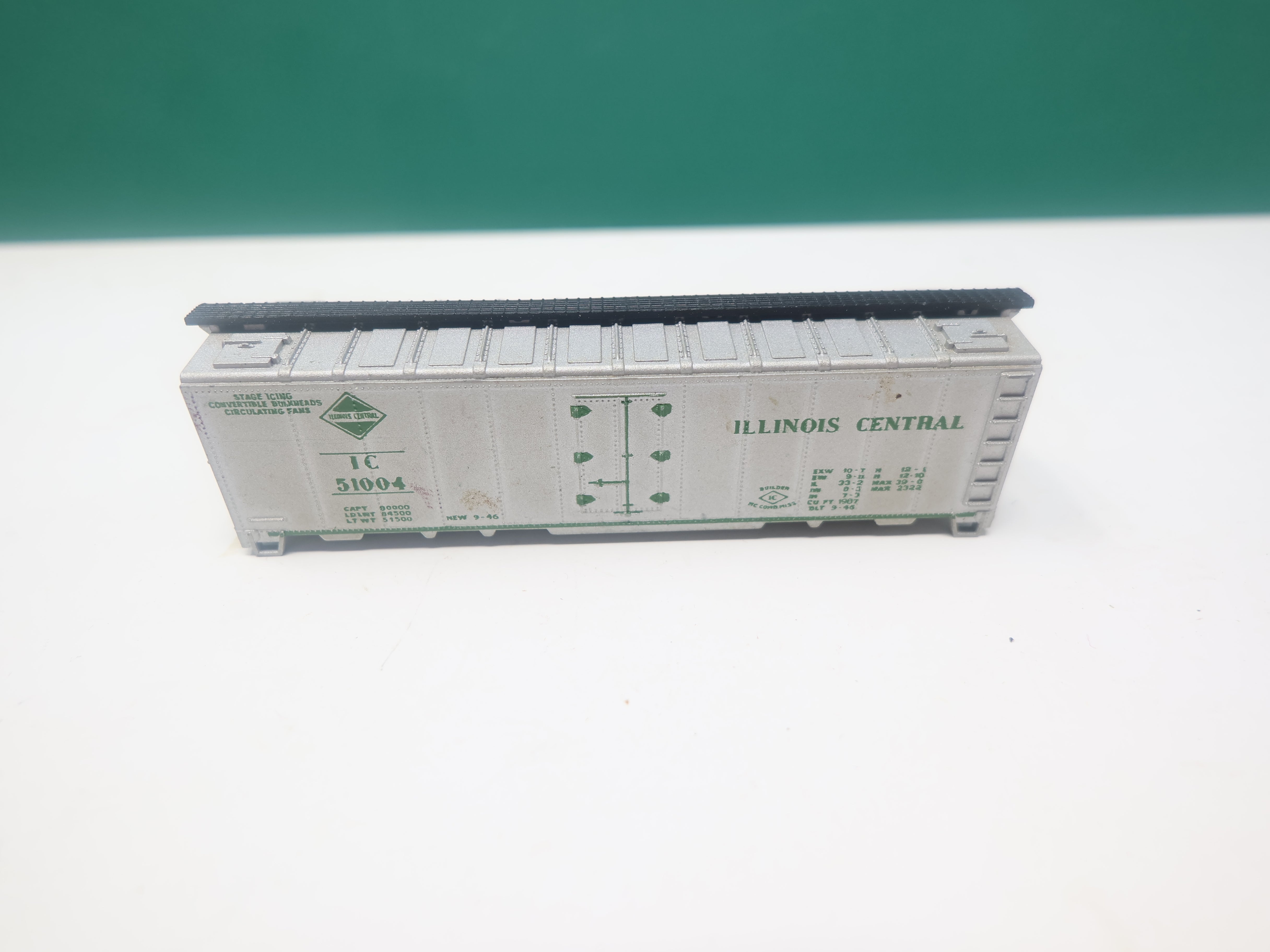 USED Atlas N Scale, 40' Reefer Box Car, Illinois Central IC #51004, Shell Only