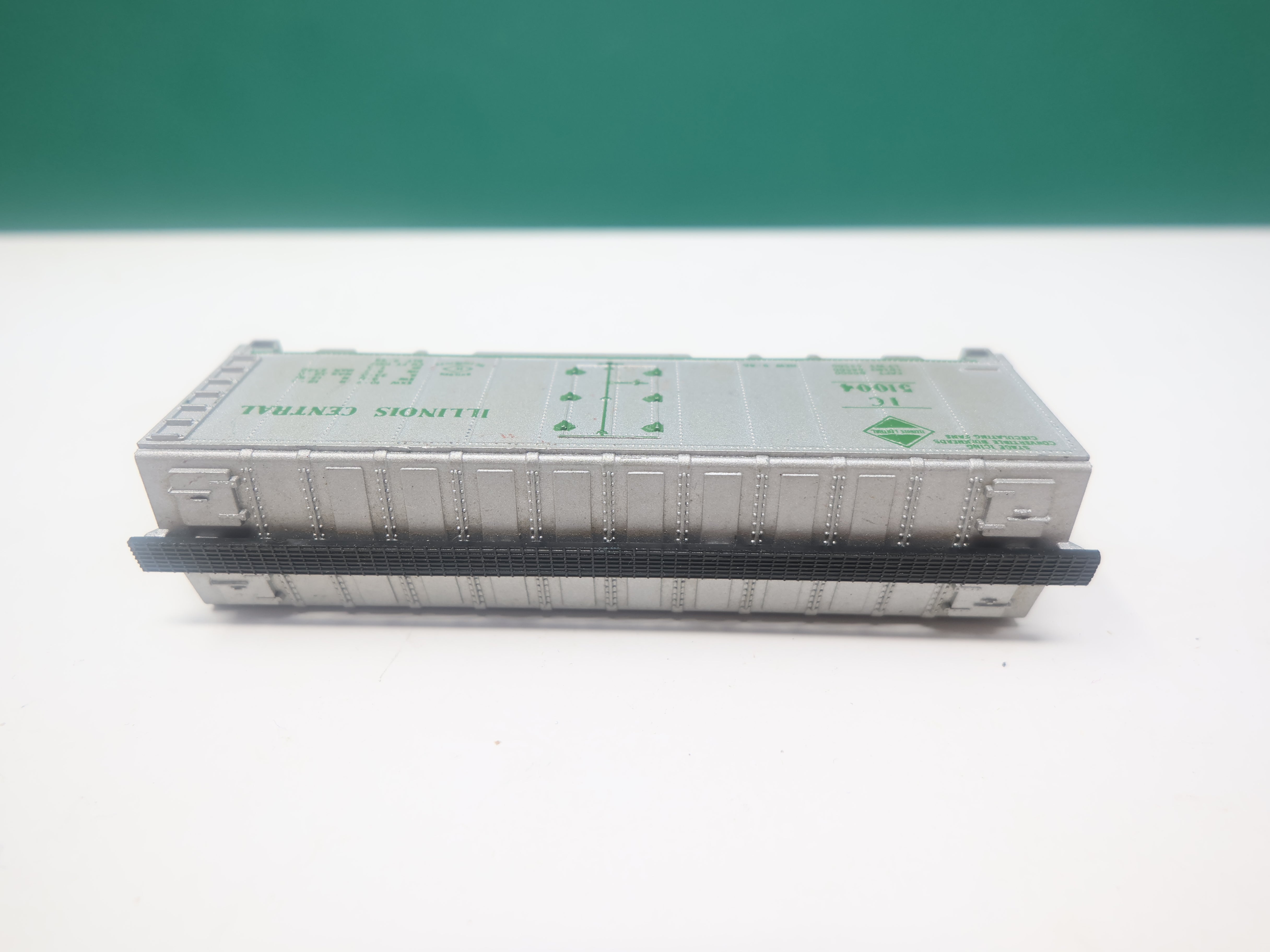 USED Atlas N Scale, 40' Reefer Box Car, Illinois Central IC #51004, Shell Only