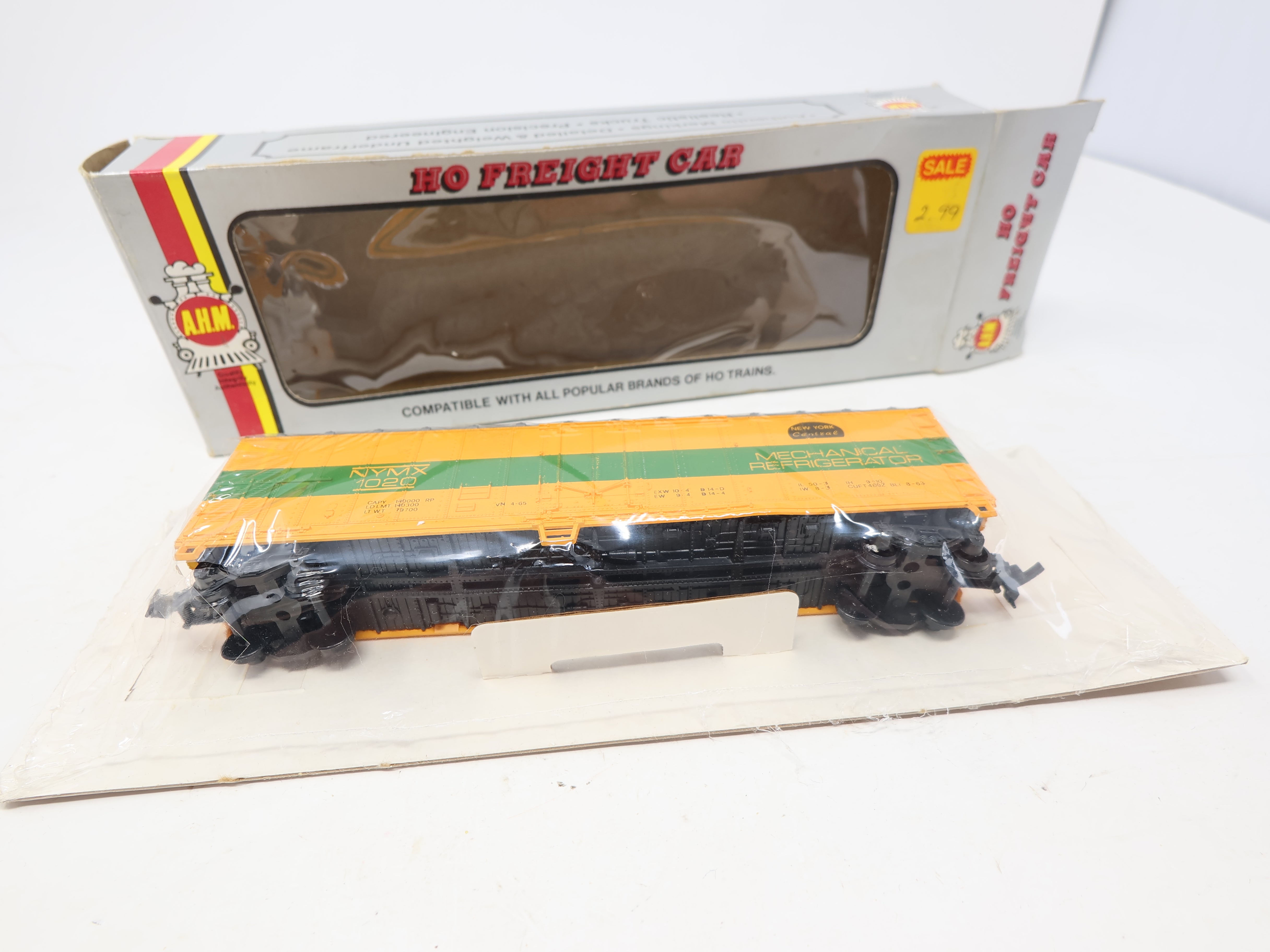 USED AHM HO Scale, 50' Mechanical Reefer Box Car, New York Central NYMX #1020, (Sealed)