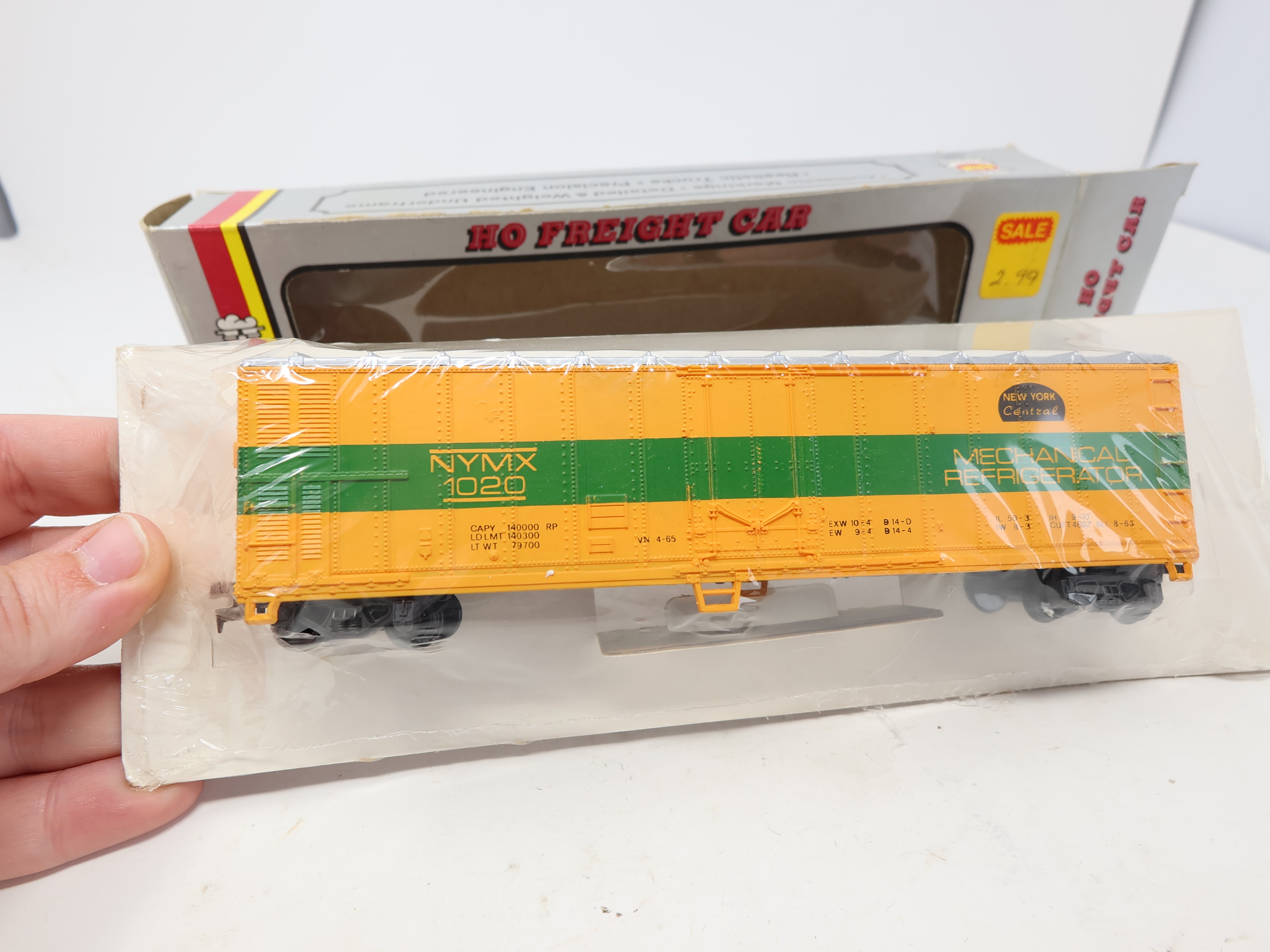 USED AHM HO Scale, 50' Mechanical Reefer Box Car, New York Central NYMX #1020, (Sealed)