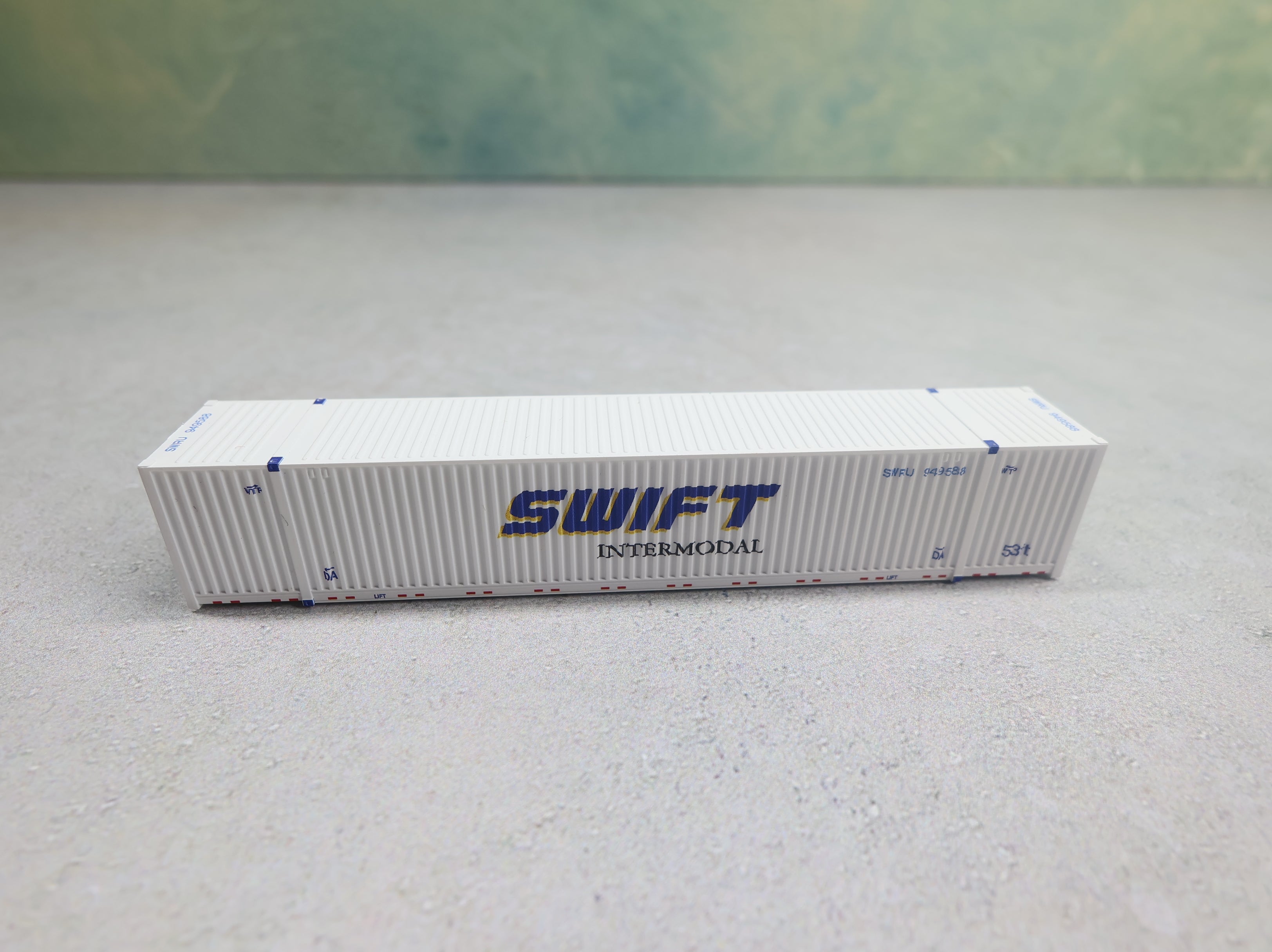 USED Micro-Trains 46900112 N Scale 53' Corrugated Container Swift Intermodal SWRU #949588