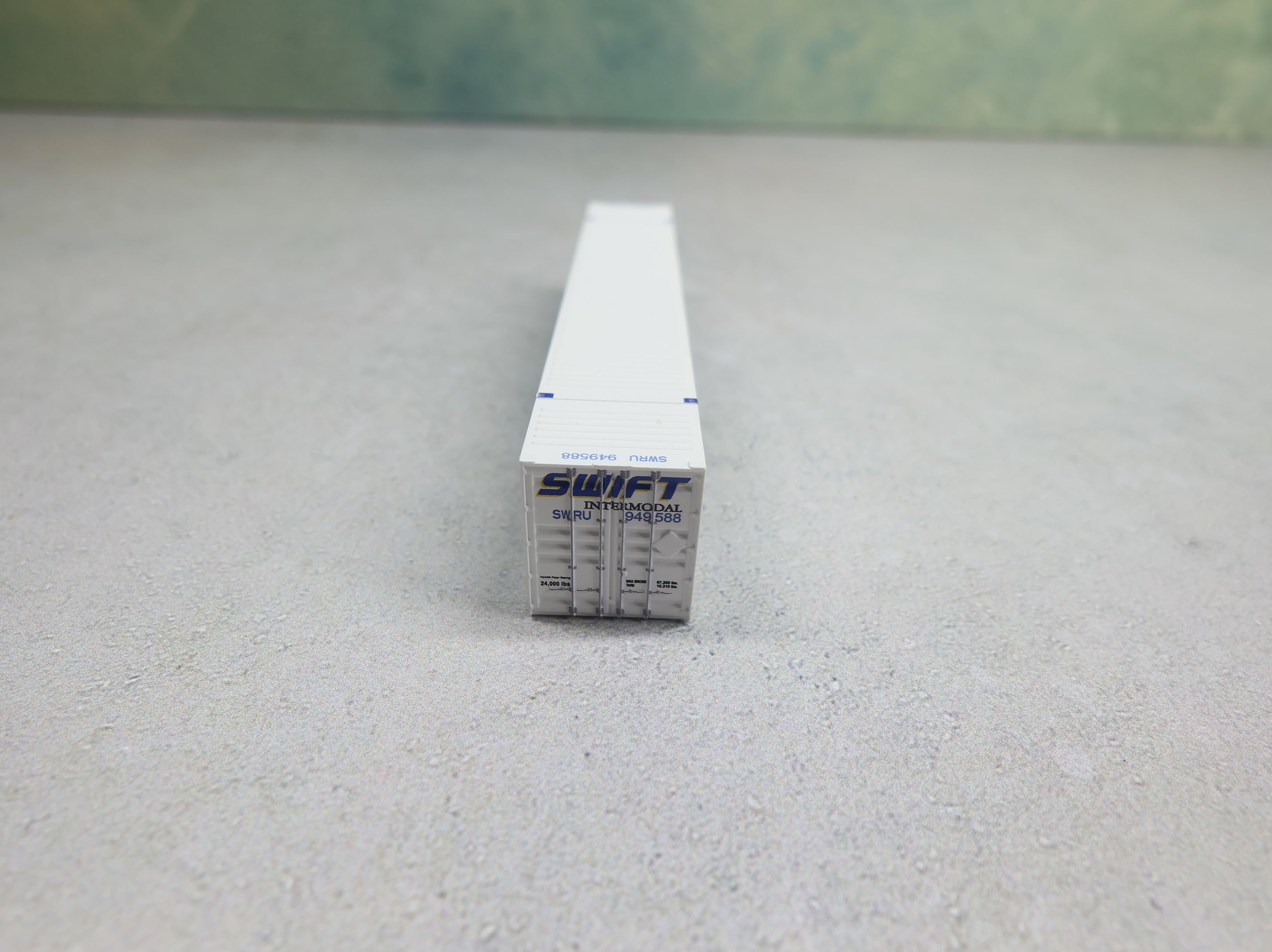 USED Micro-Trains 46900112 N Scale 53' Corrugated Container Swift Intermodal SWRU #949588