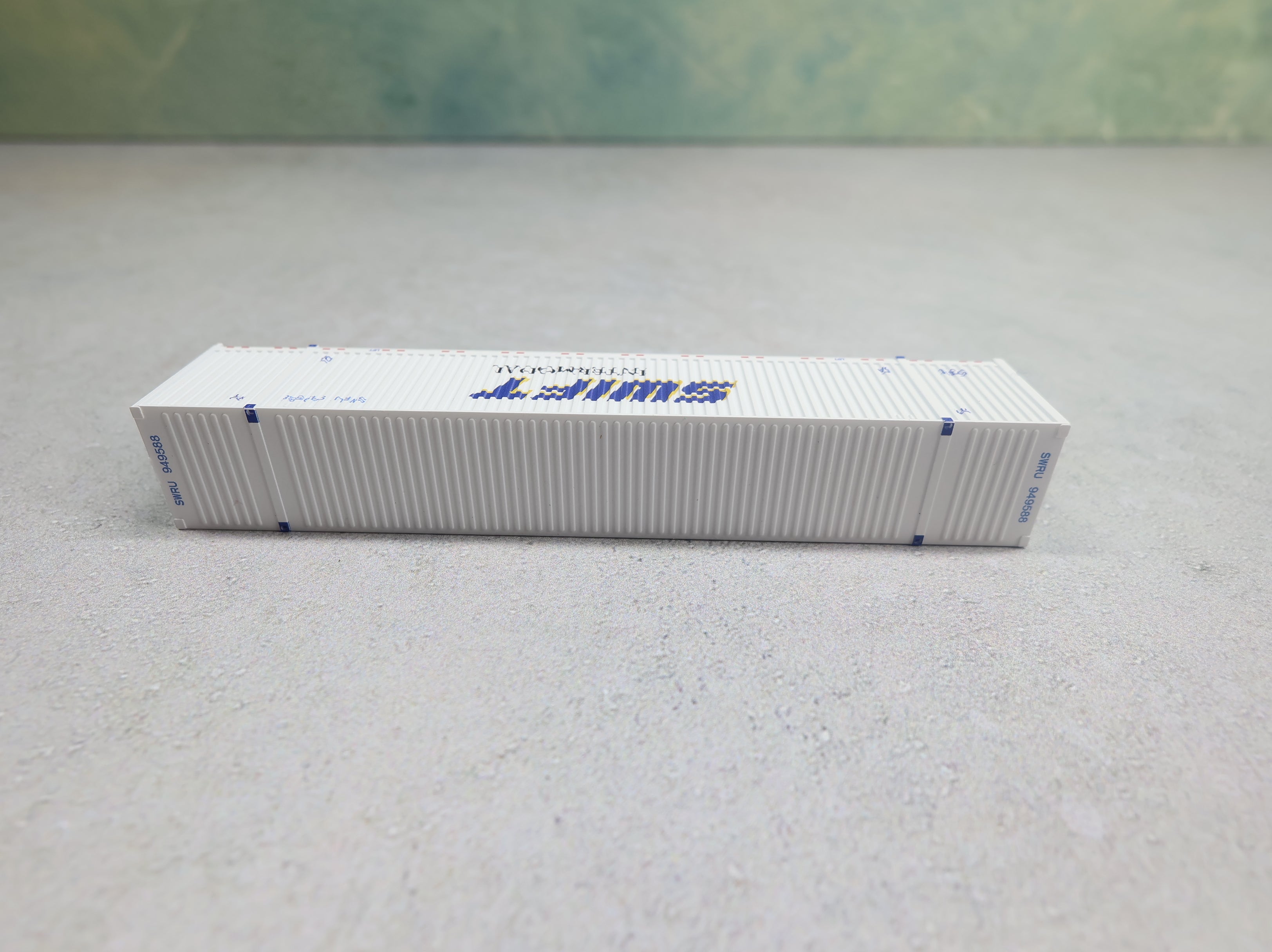 USED Micro-Trains 46900112 N Scale 53' Corrugated Container Swift Intermodal SWRU #949588