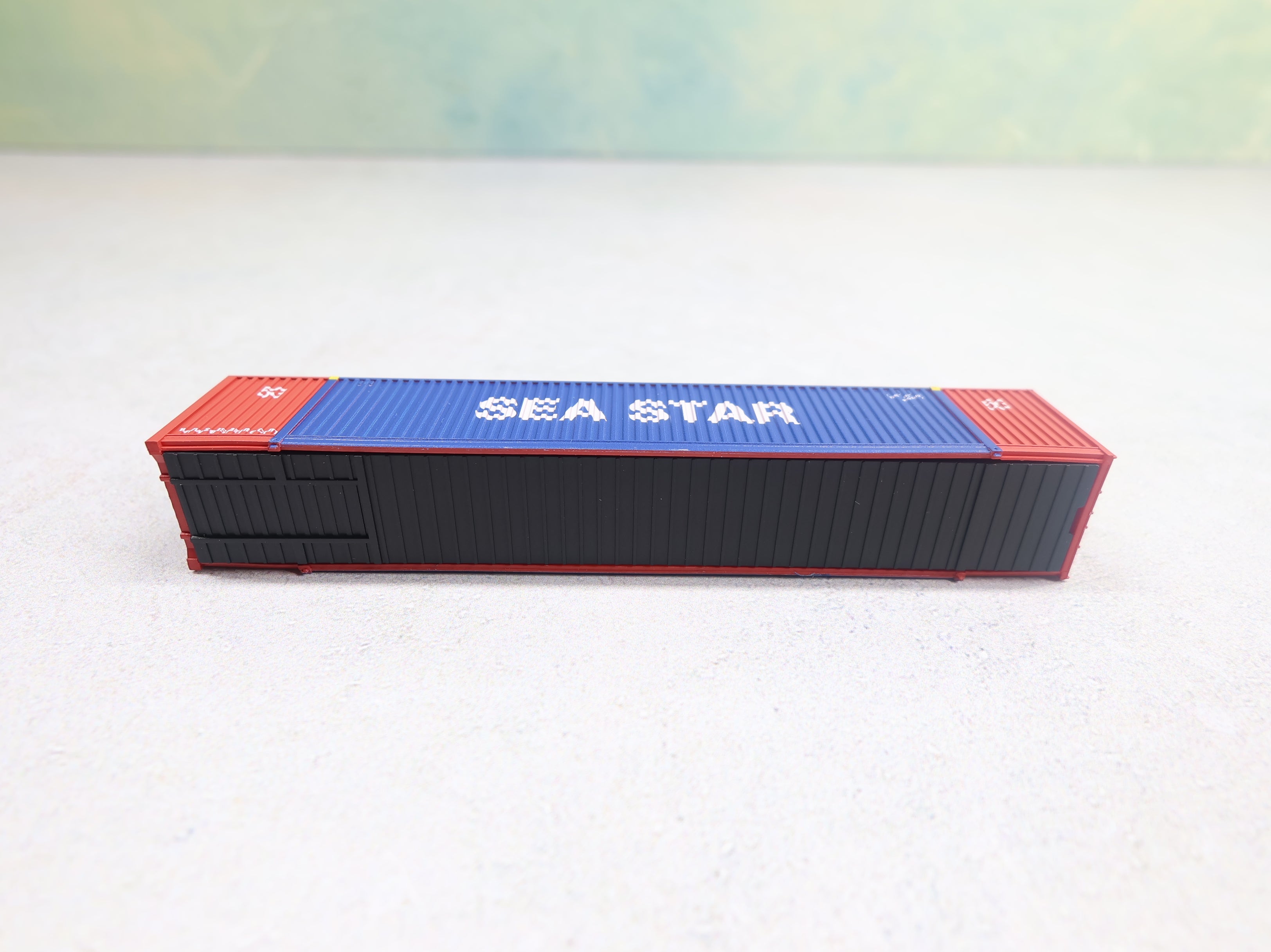 USED Micro-Trains 46900030 N Scale 53' Corrugated Container Sea Star #833429