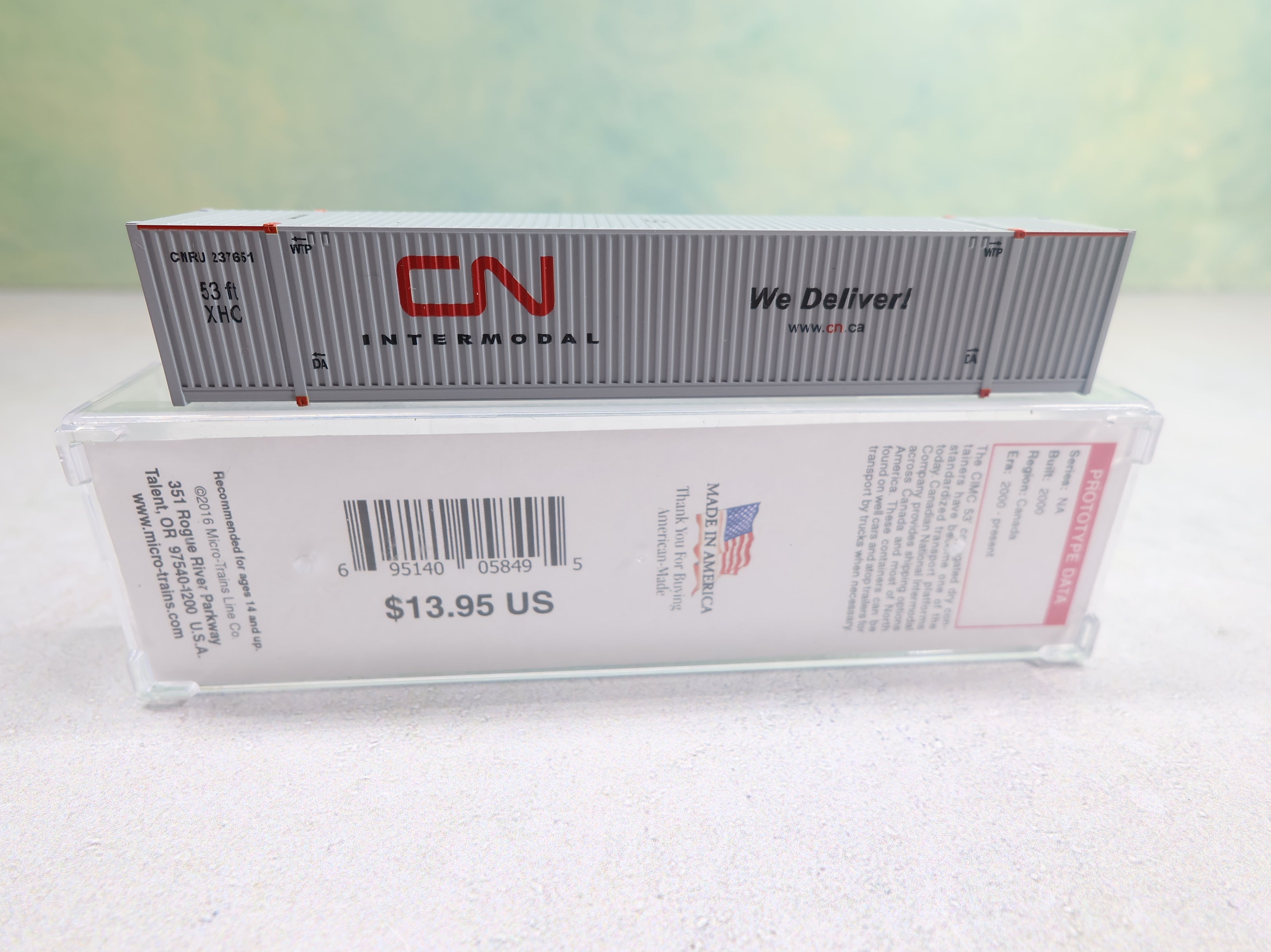 USED Micro-Trains 46900040 N Scale 53' Corrugated Container Canadian National #237651