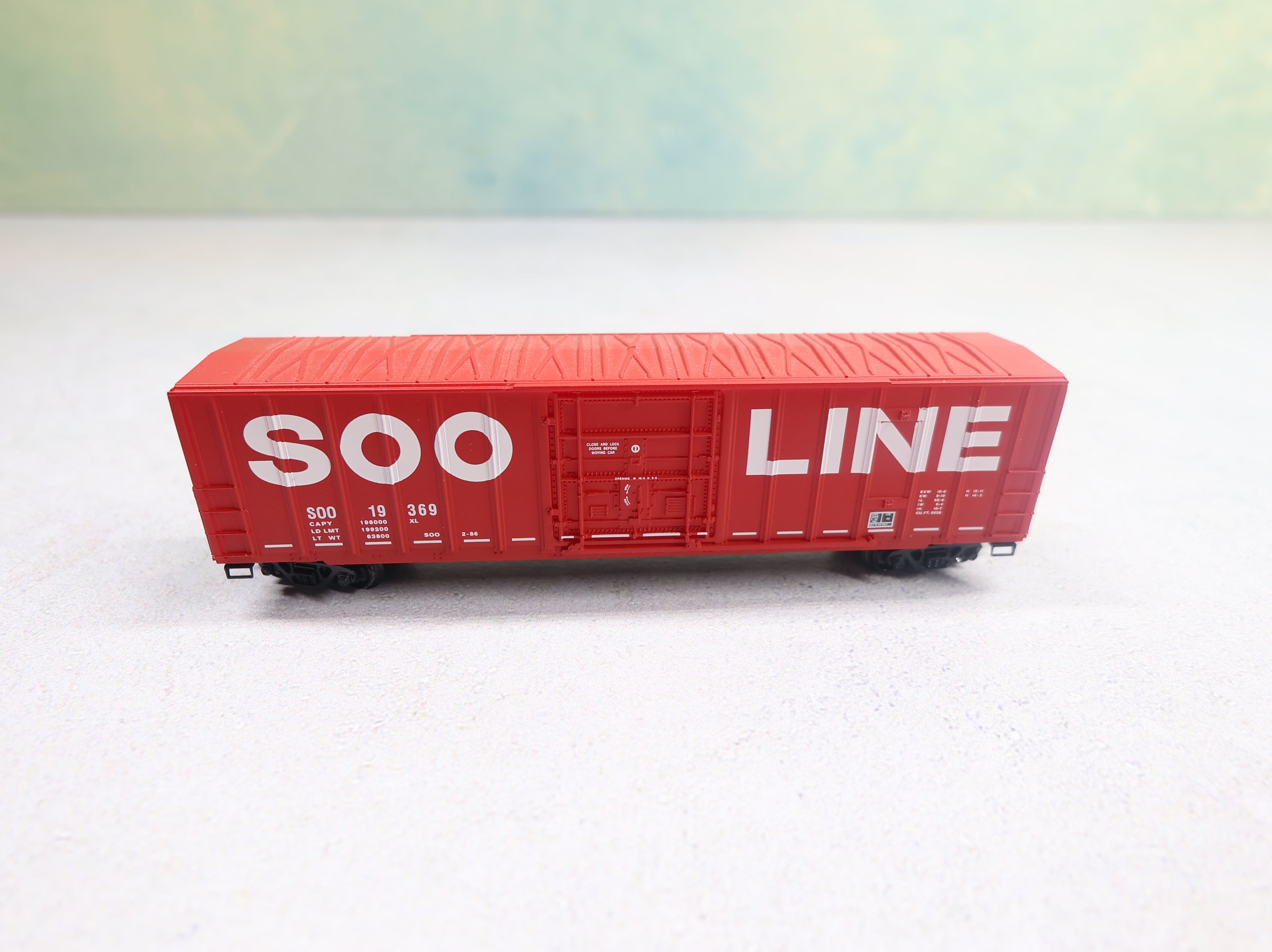 USED Micro-Trains 27260 N Scale 50' Rib Side Box Car SOO Line SOO #19369 Knuckle Couplers