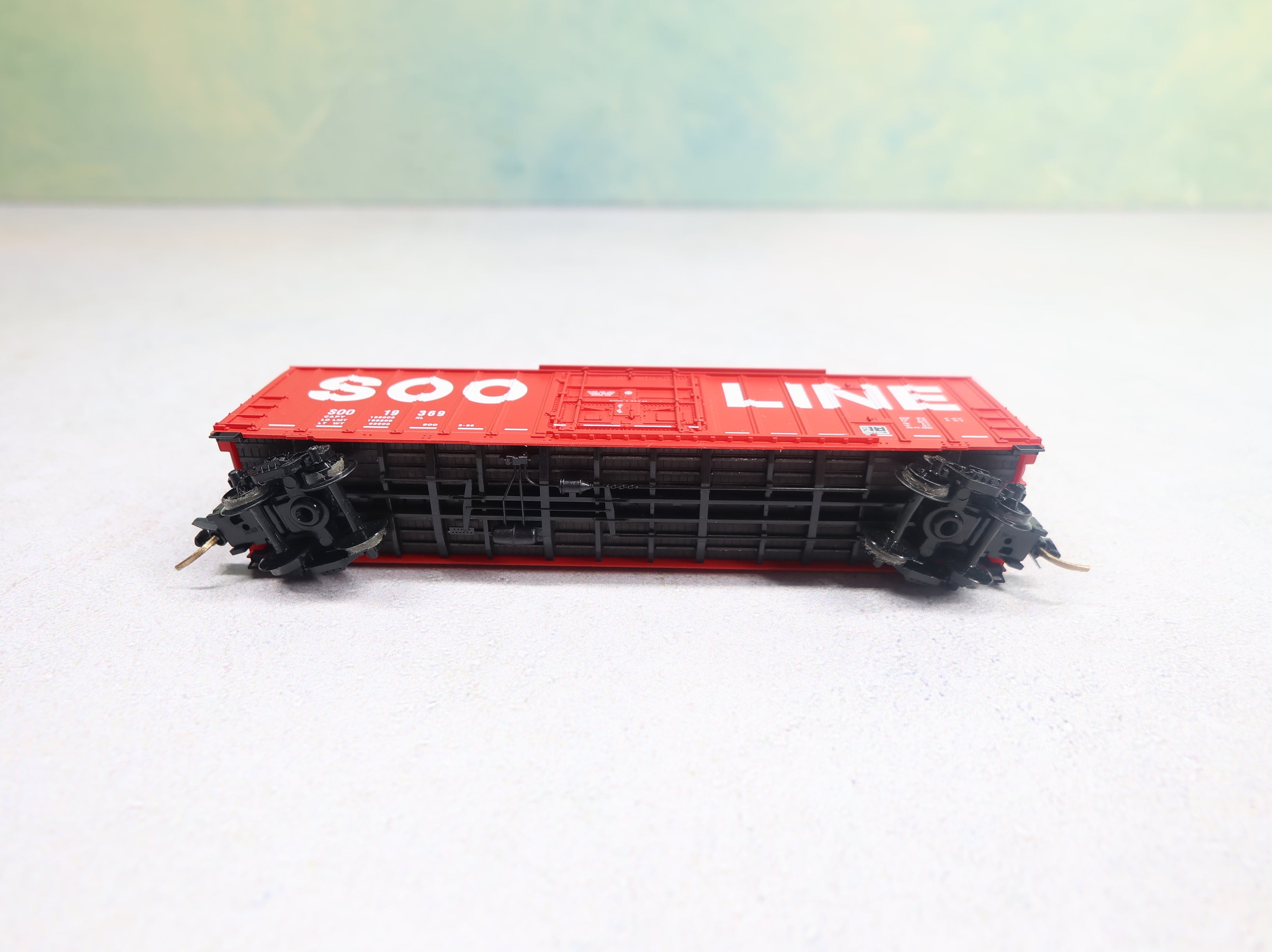 USED Micro-Trains 27260 N Scale 50' Rib Side Box Car SOO Line SOO #19369 Knuckle Couplers