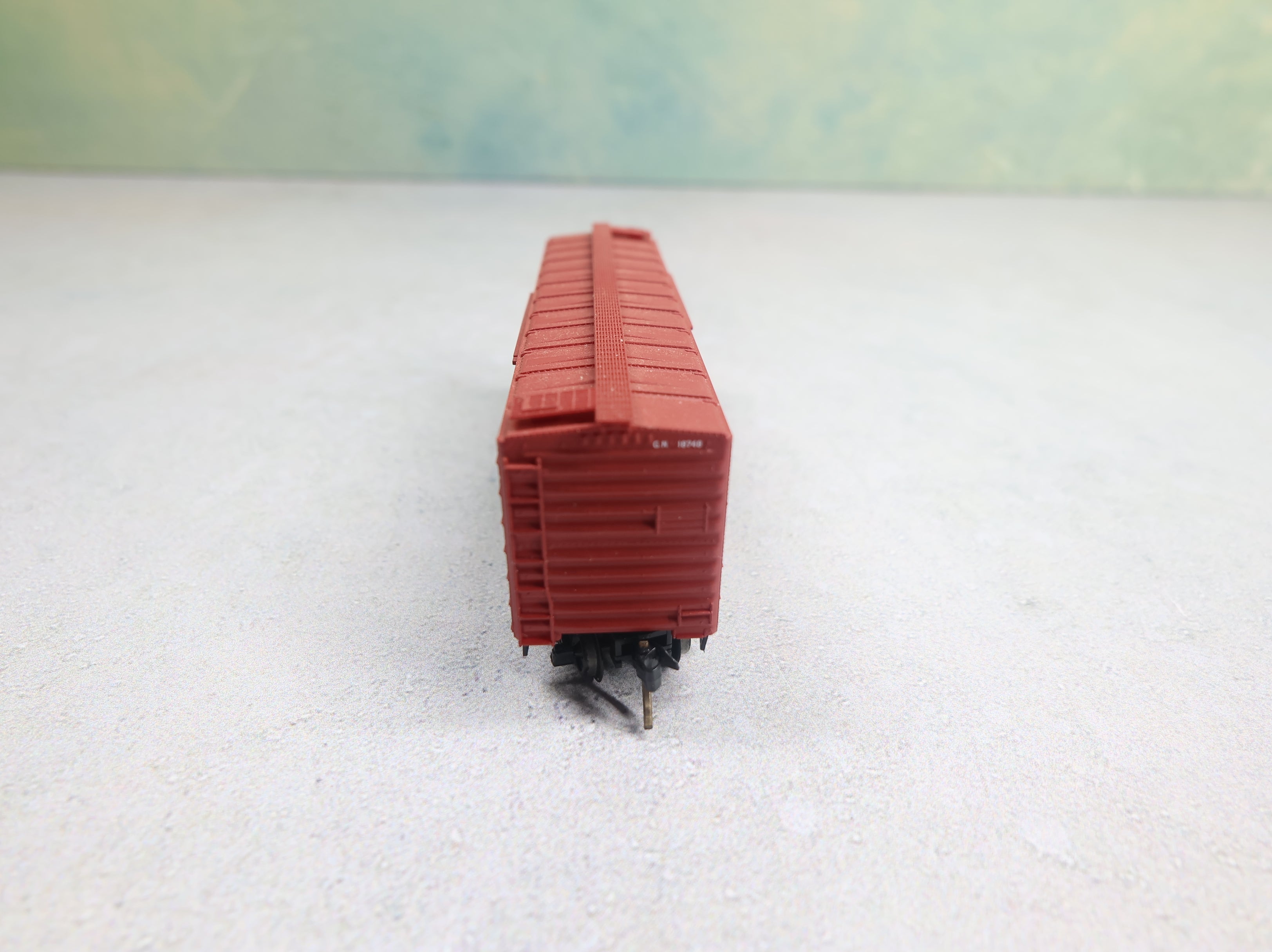 USED Micro-Trains 20156 N Scale 40' SD Box Car Great Northern GN #18748 Knuckle Couplers
