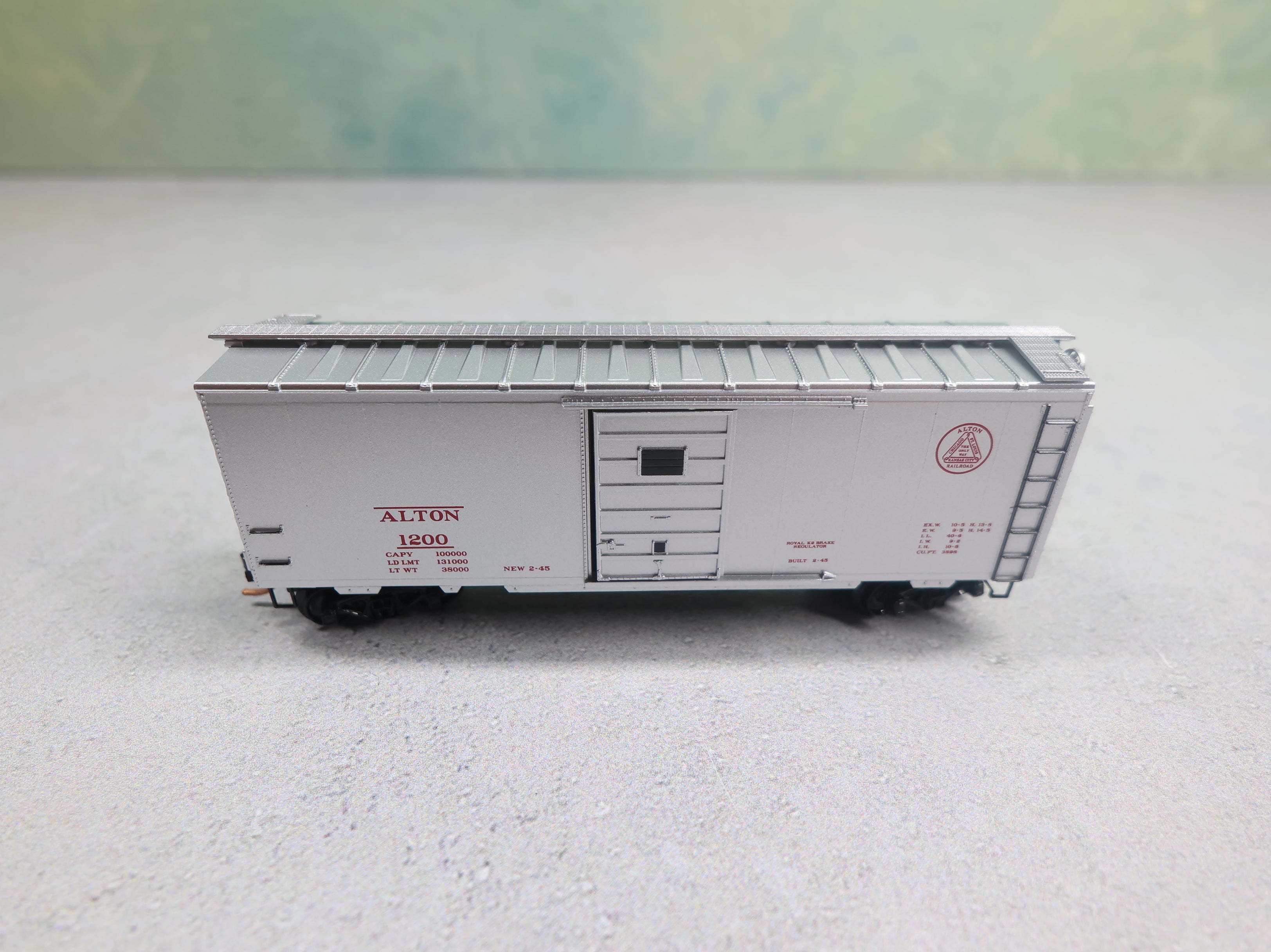 USED Micro-Trains 20586 N Scale 40' SD Box Car Alton Railroad #1200 Knuckle Couplers