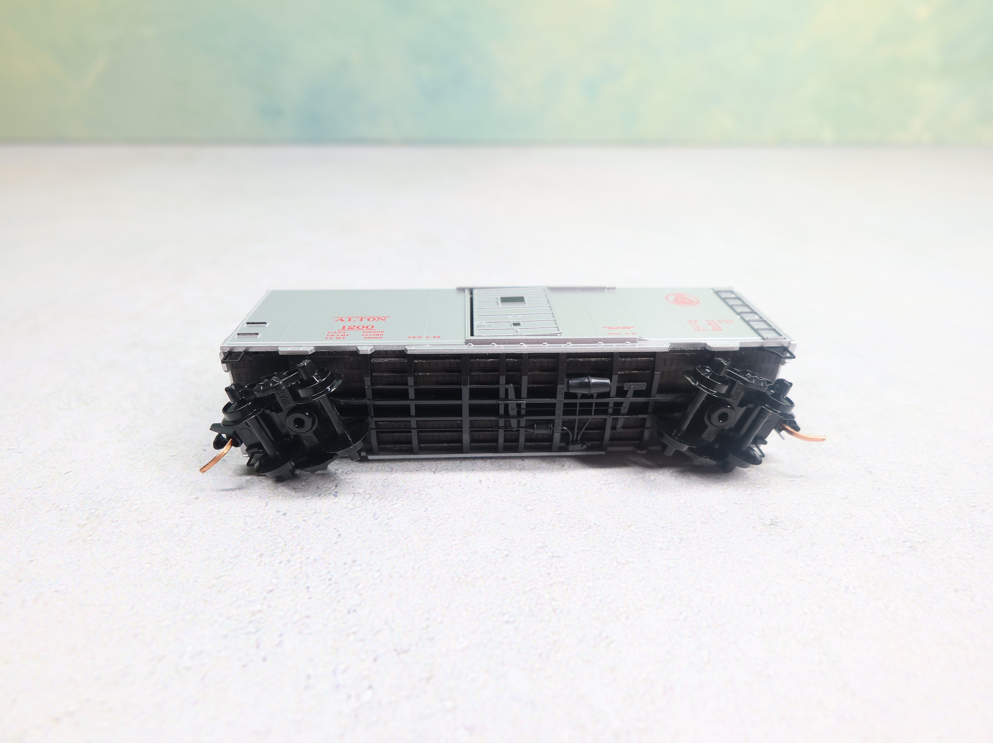 USED Micro-Trains 20586 N Scale 40' SD Box Car Alton Railroad #1200 Knuckle Couplers
