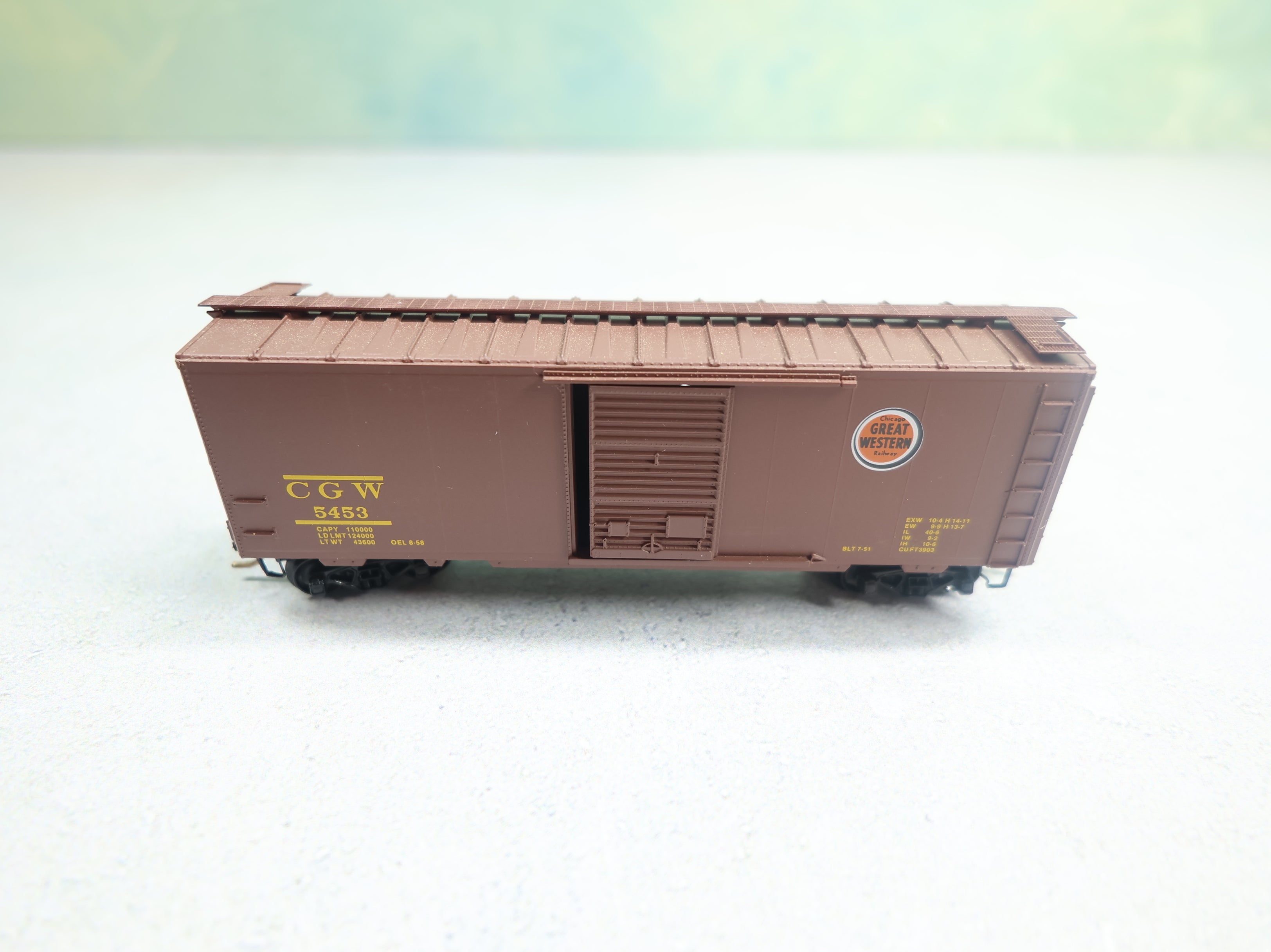 USED Micro-Trains 20046 N Scale 40' SD Box Car Chicago Great Western CGW #5453 Knuckle Couplers