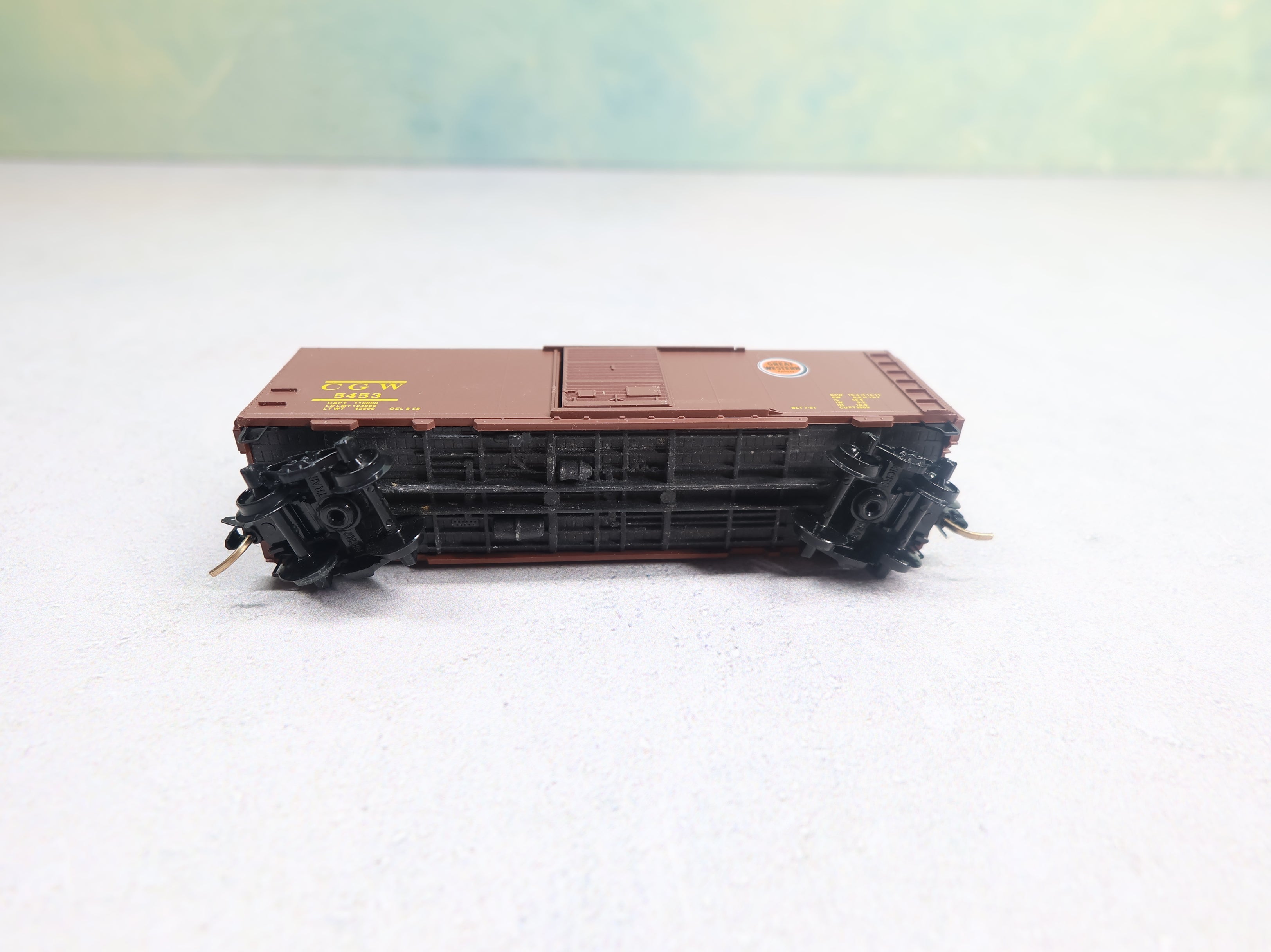 USED Micro-Trains 20046 N Scale 40' SD Box Car Chicago Great Western CGW #5453 Knuckle Couplers