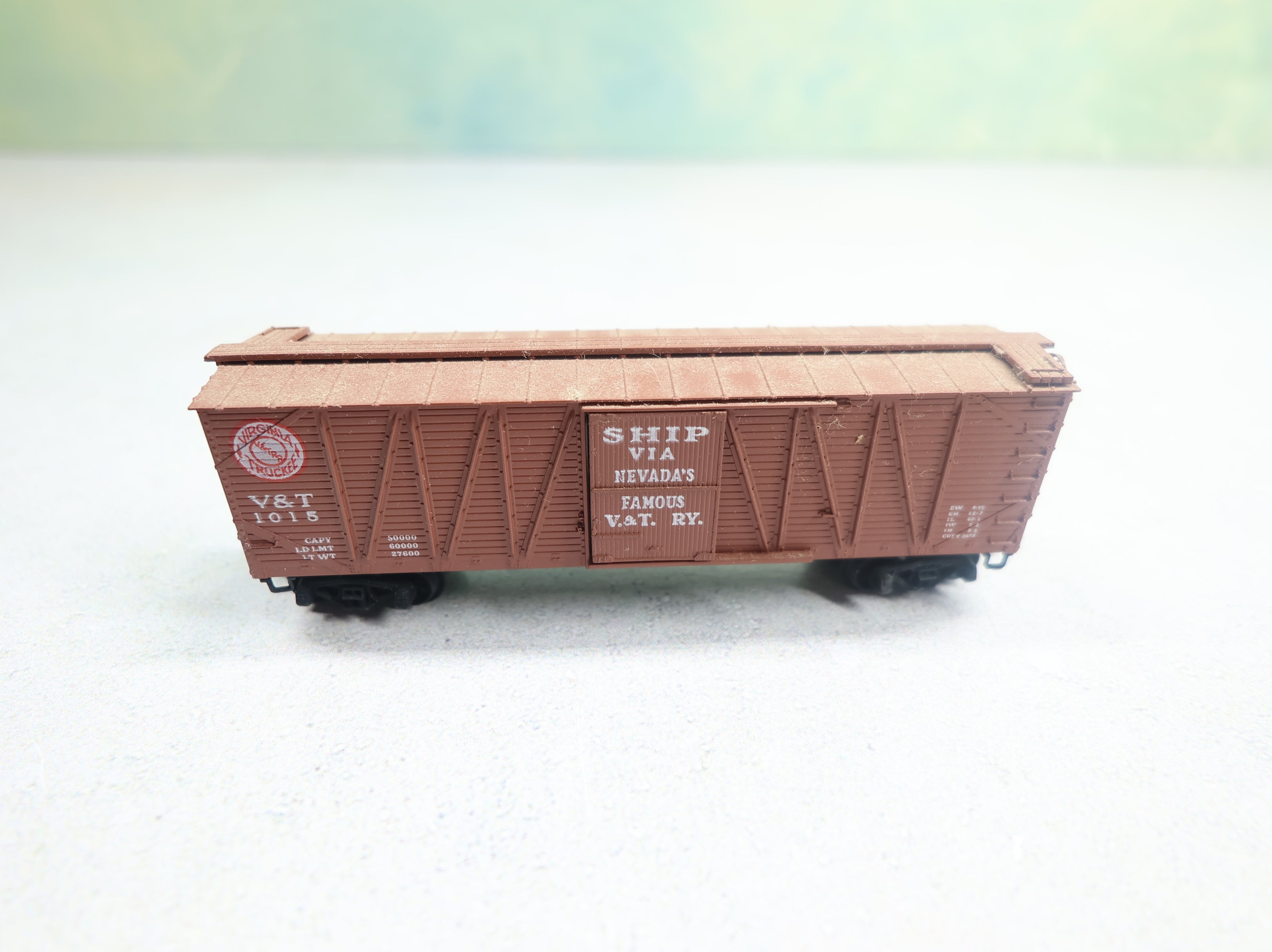USED Kadee 28010 N Scale Micro-Trains 40' Outside Braced Box Car SD Virginia and Truckee V&T #1015 Knuckle Couplers