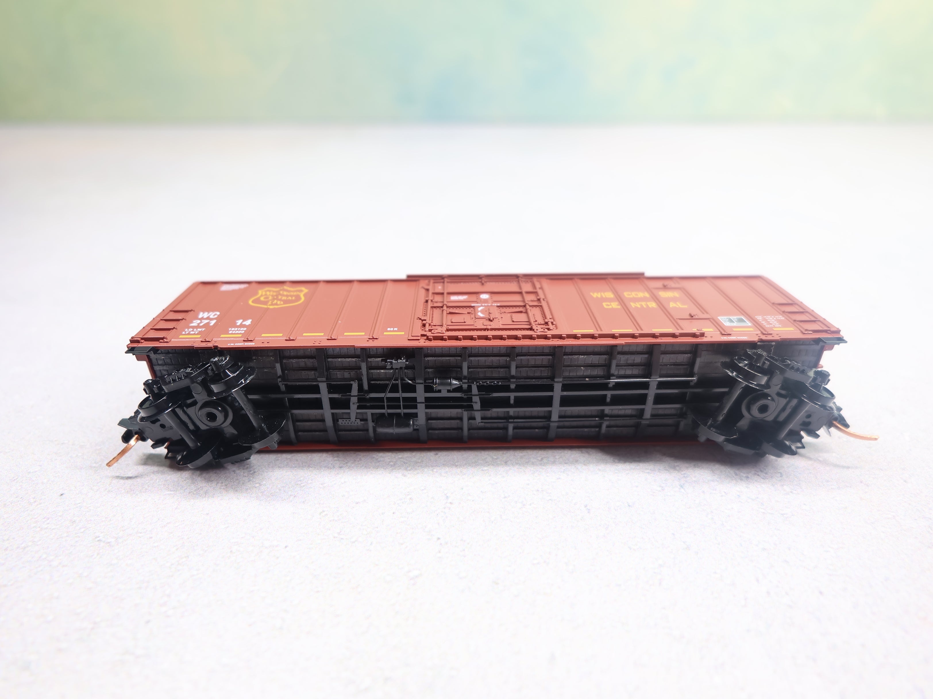 USED Micro-Trains 27200 N Scale 50' Rib Side Box Car SD Wisconsin Central WC #27114 Knuckle Couplers