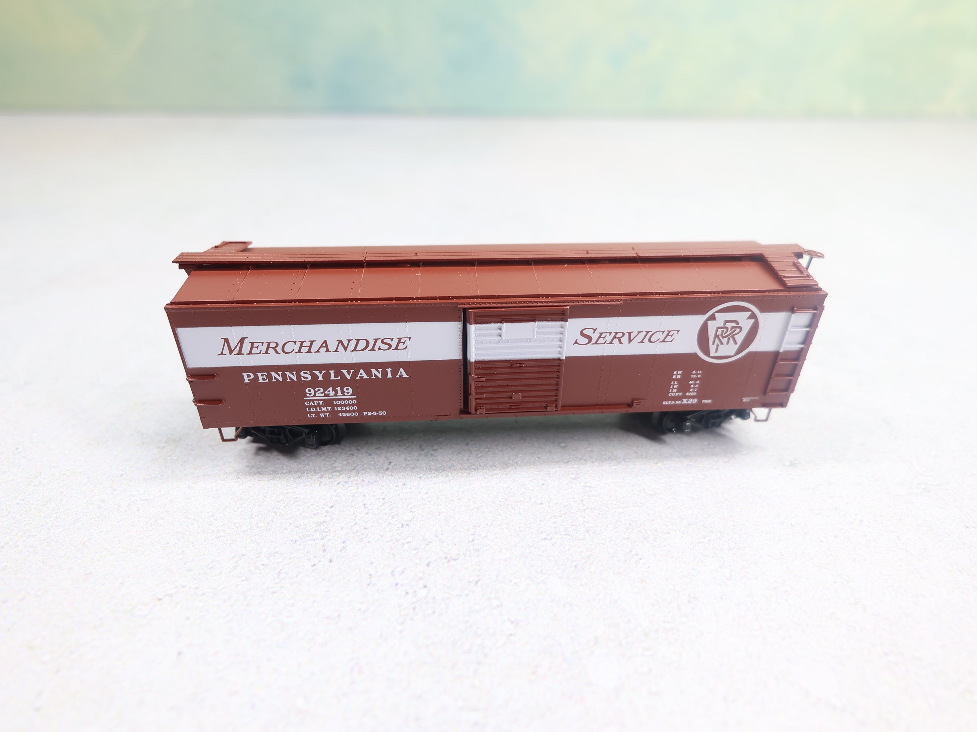 USED Micro-Trains N Scale 40' Box Car SD Pennsylvania #92419 Merchandise Service Knuckle Couplers