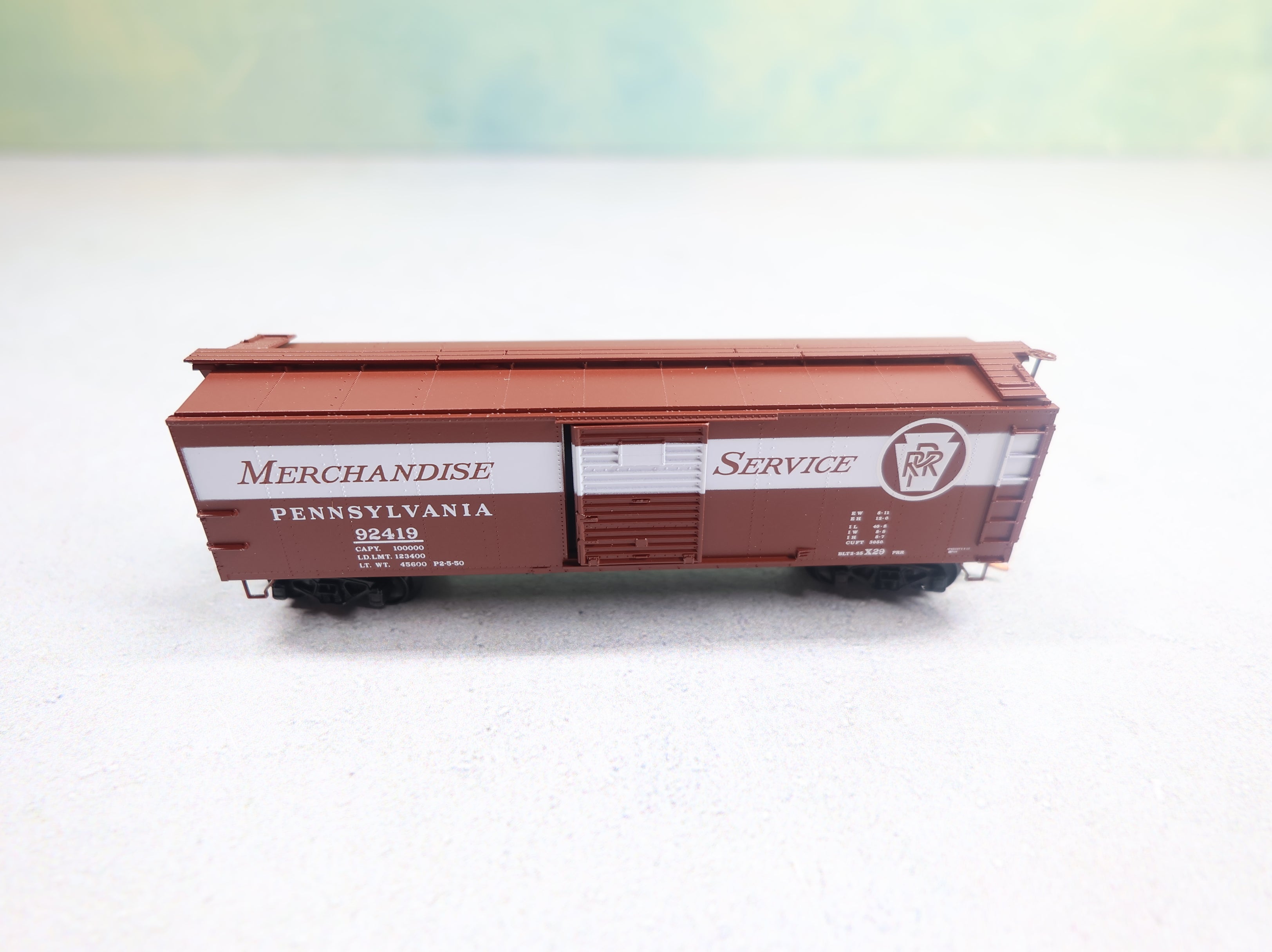 USED Micro-Trains N Scale 40' Box Car SD Pennsylvania #92419 Merchandise Service Knuckle Couplers