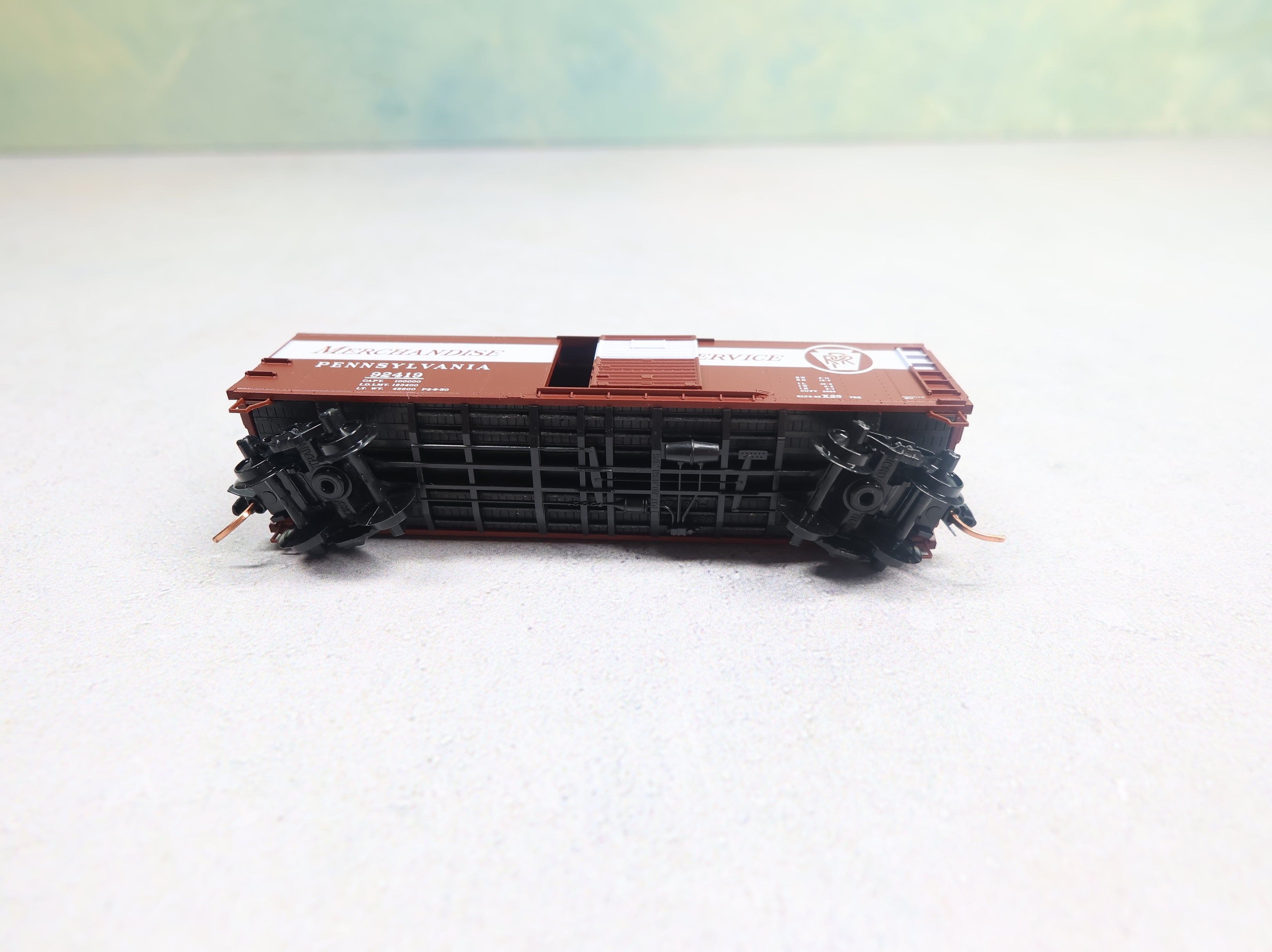 USED Micro-Trains N Scale 40' Box Car SD Pennsylvania #92419 Merchandise Service Knuckle Couplers