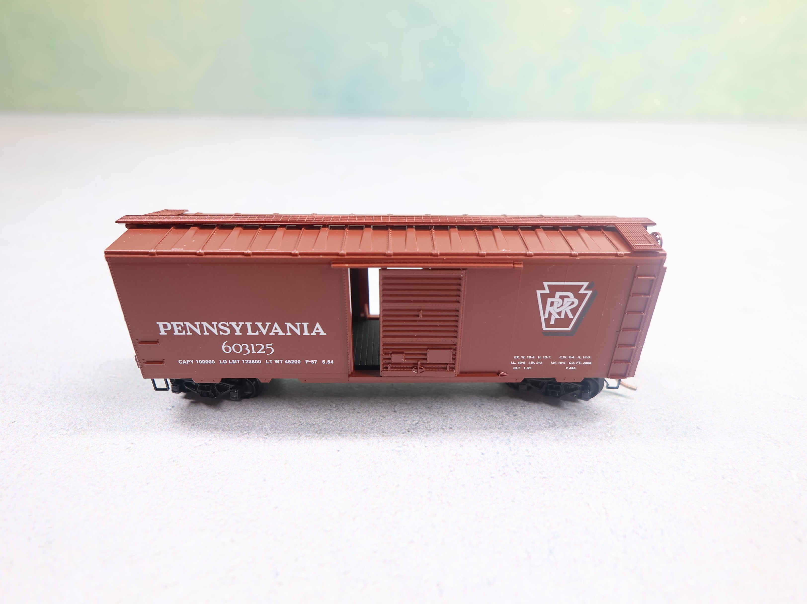 USED Micro-Trains 20780 N Scale 40' Box Car SD Pennsylvania #603125 Knuckle Couplers