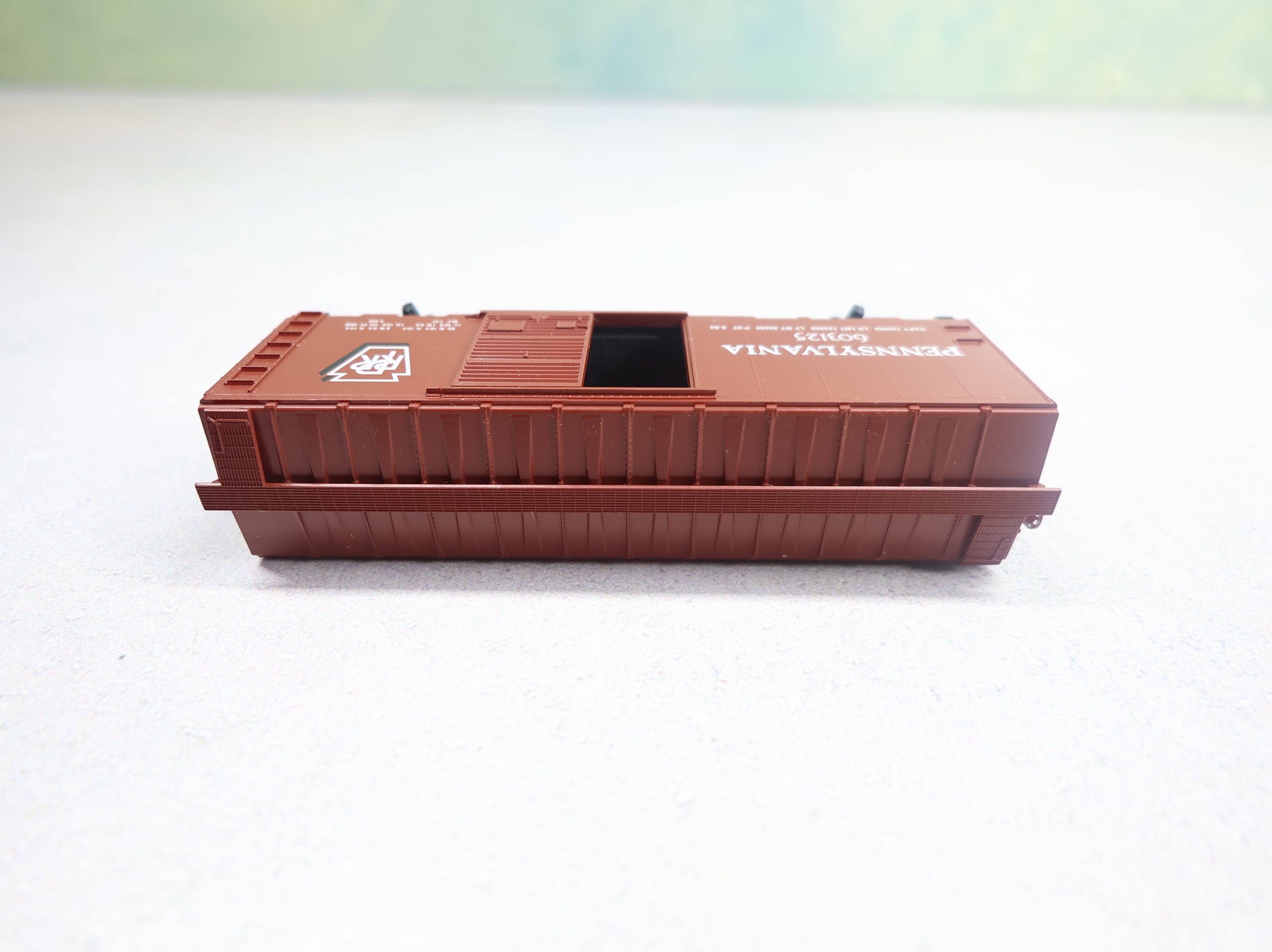 USED Micro-Trains 20780 N Scale 40' Box Car SD Pennsylvania #603125 Knuckle Couplers