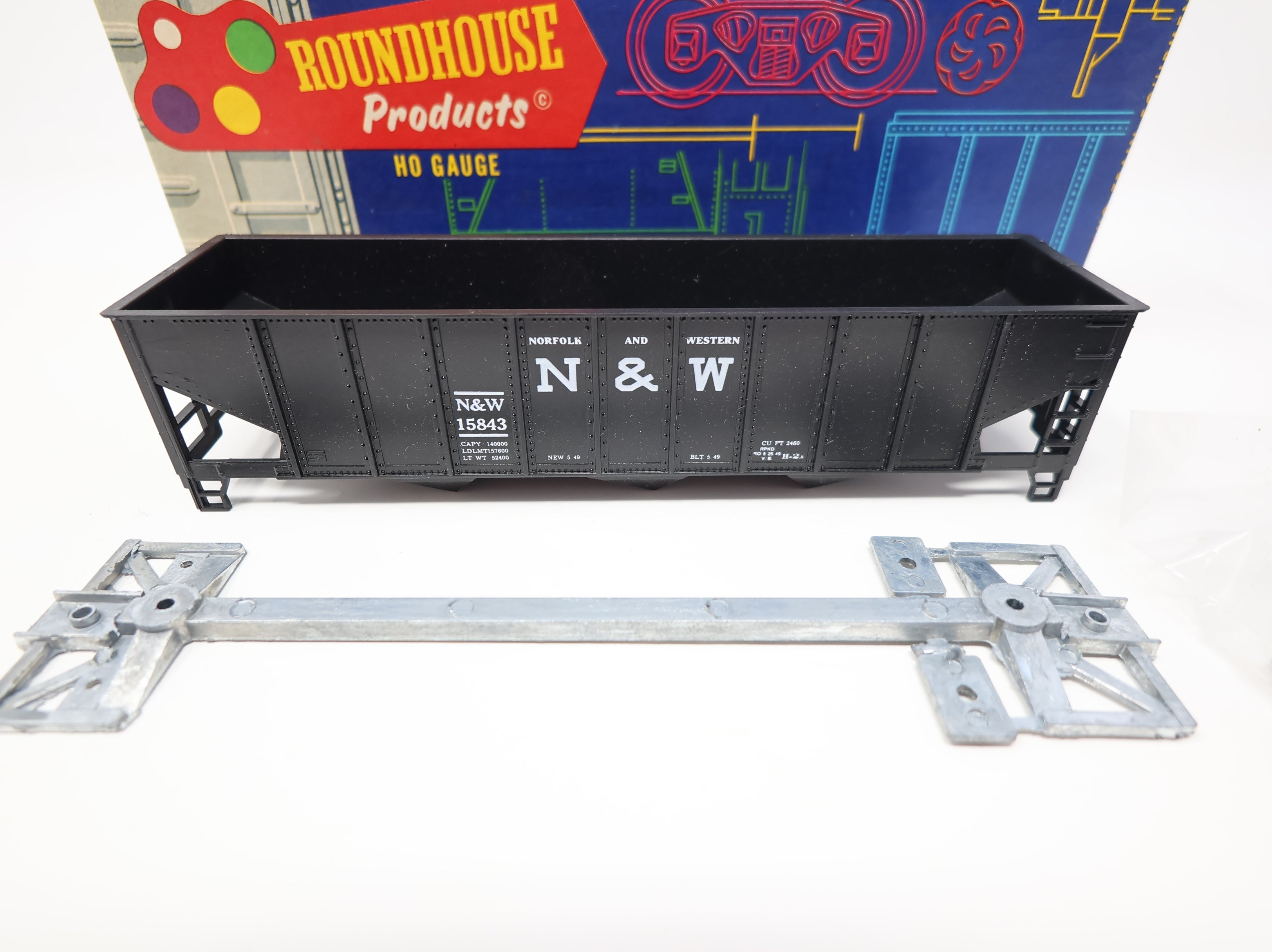 USED Roundhouse HO Scale 3 Bay Ribbed Side Open Hopper Norfolk & Western N&W #15843 KIT