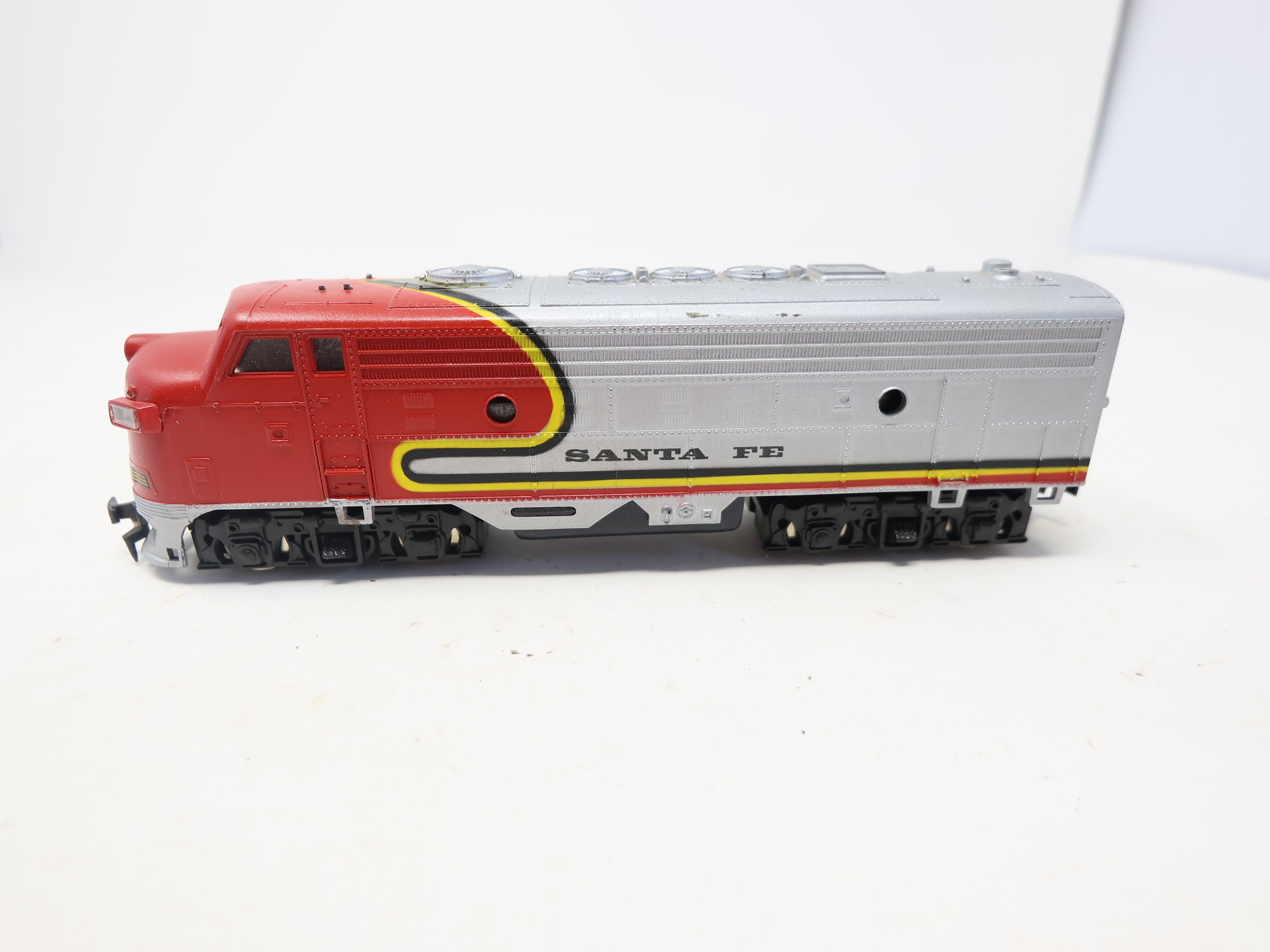USED Playart HO Scale, Diesel Locomotive, Santa Fe (DC)