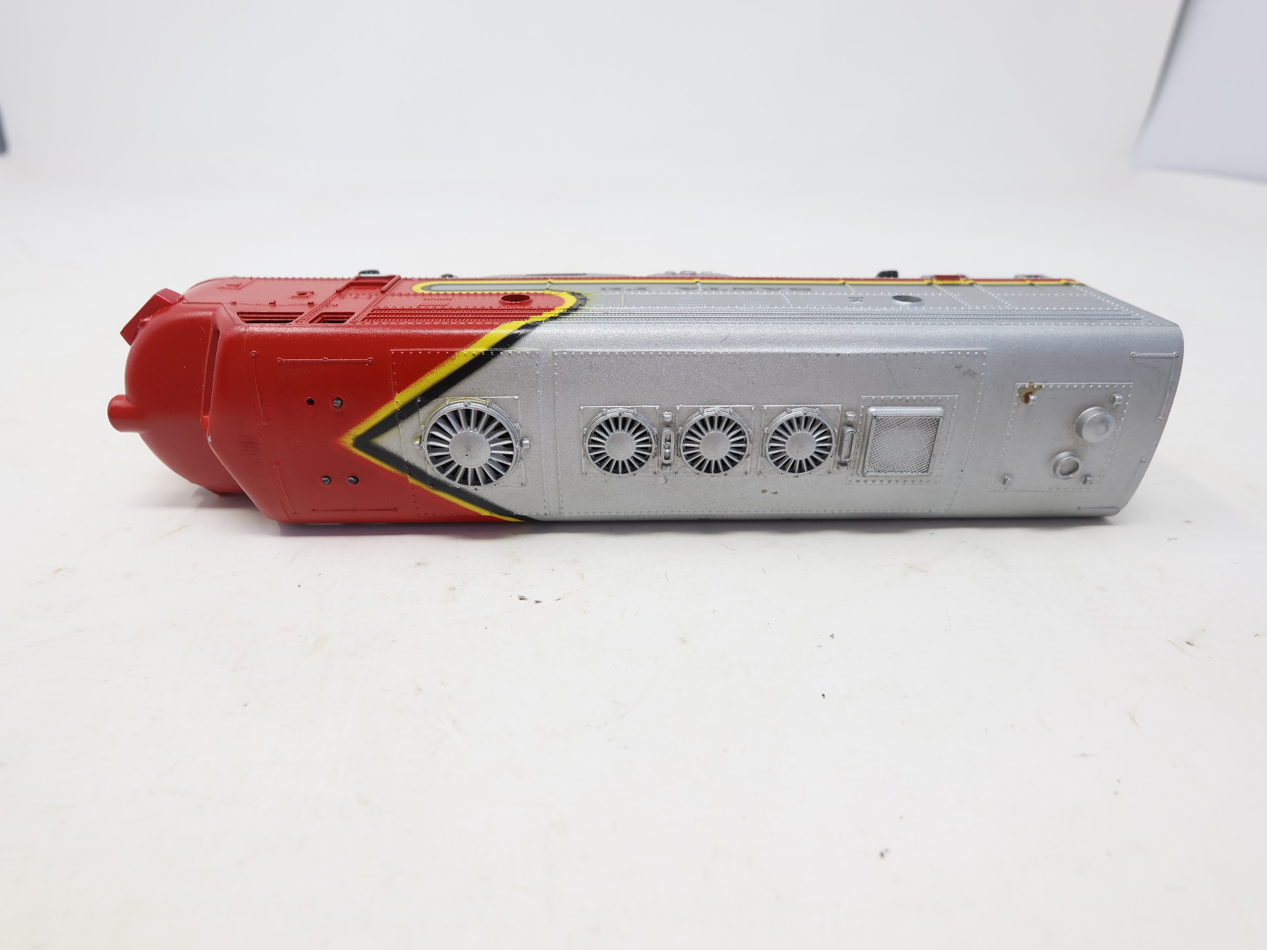 USED Playart HO Scale, Diesel Locomotive, Santa Fe (DC)
