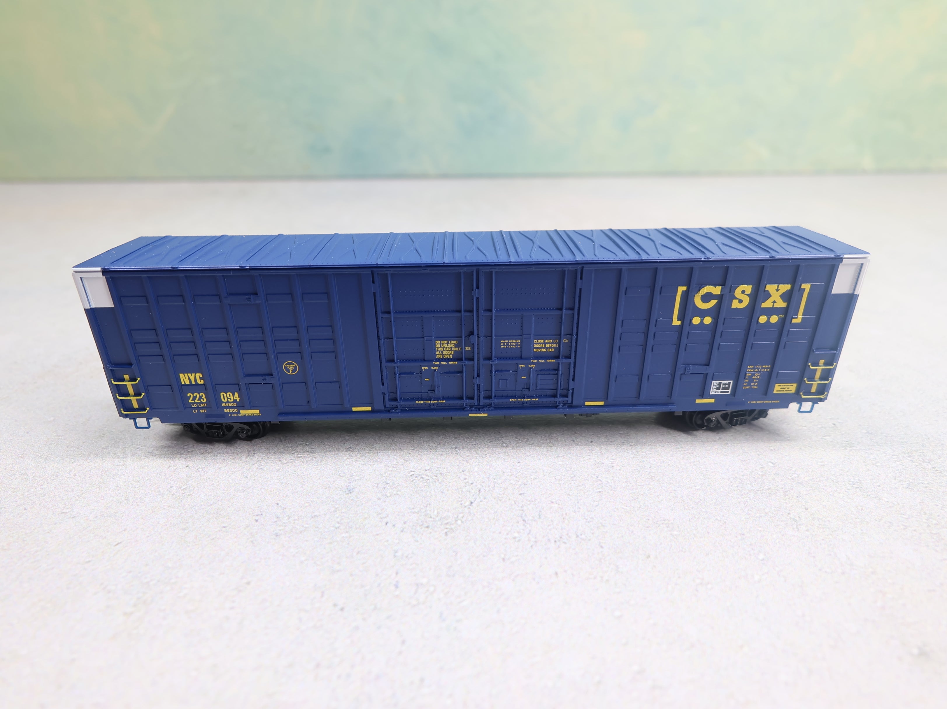 USED Micro-Trains 10300120 N Scale 60' Box Car Excess Height Double Plug Doors, Waffle Side CSX NYC #223094 Knuckle Couplers