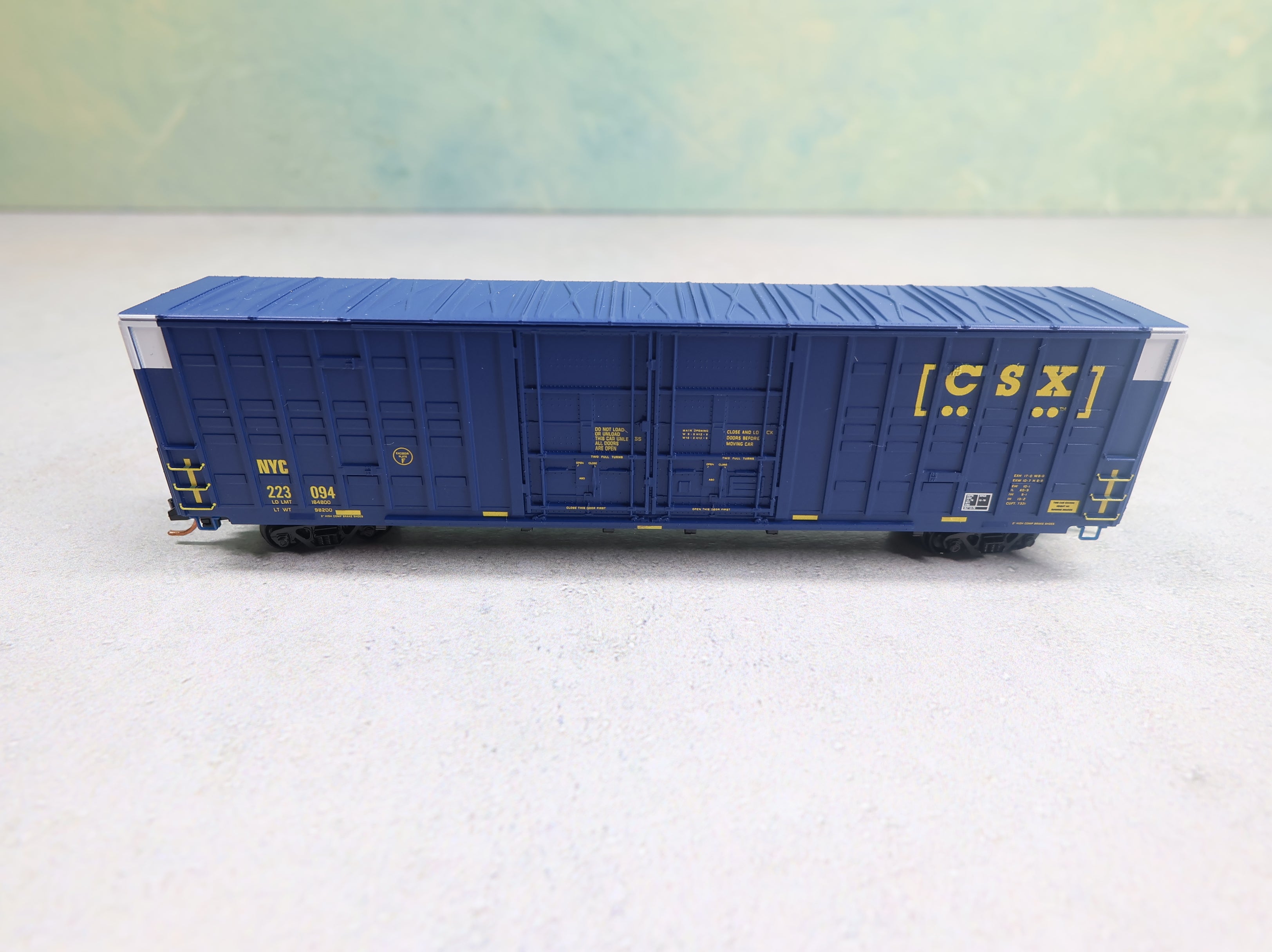 USED Micro-Trains 10300120 N Scale 60' Box Car Excess Height Double Plug Doors, Waffle Side CSX NYC #223094 Knuckle Couplers