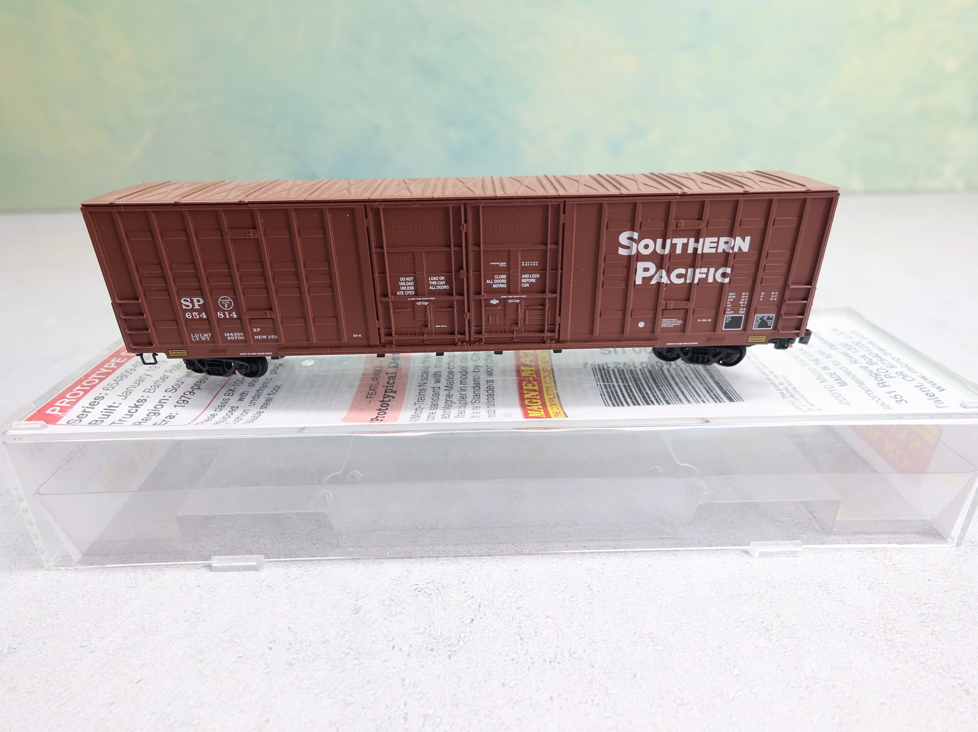 USED Micro-Trains 10300102 N Scale 60' Box Car Excess Height Double Plug Doors Southern Pacific SP #654814 Knuckle Couplers