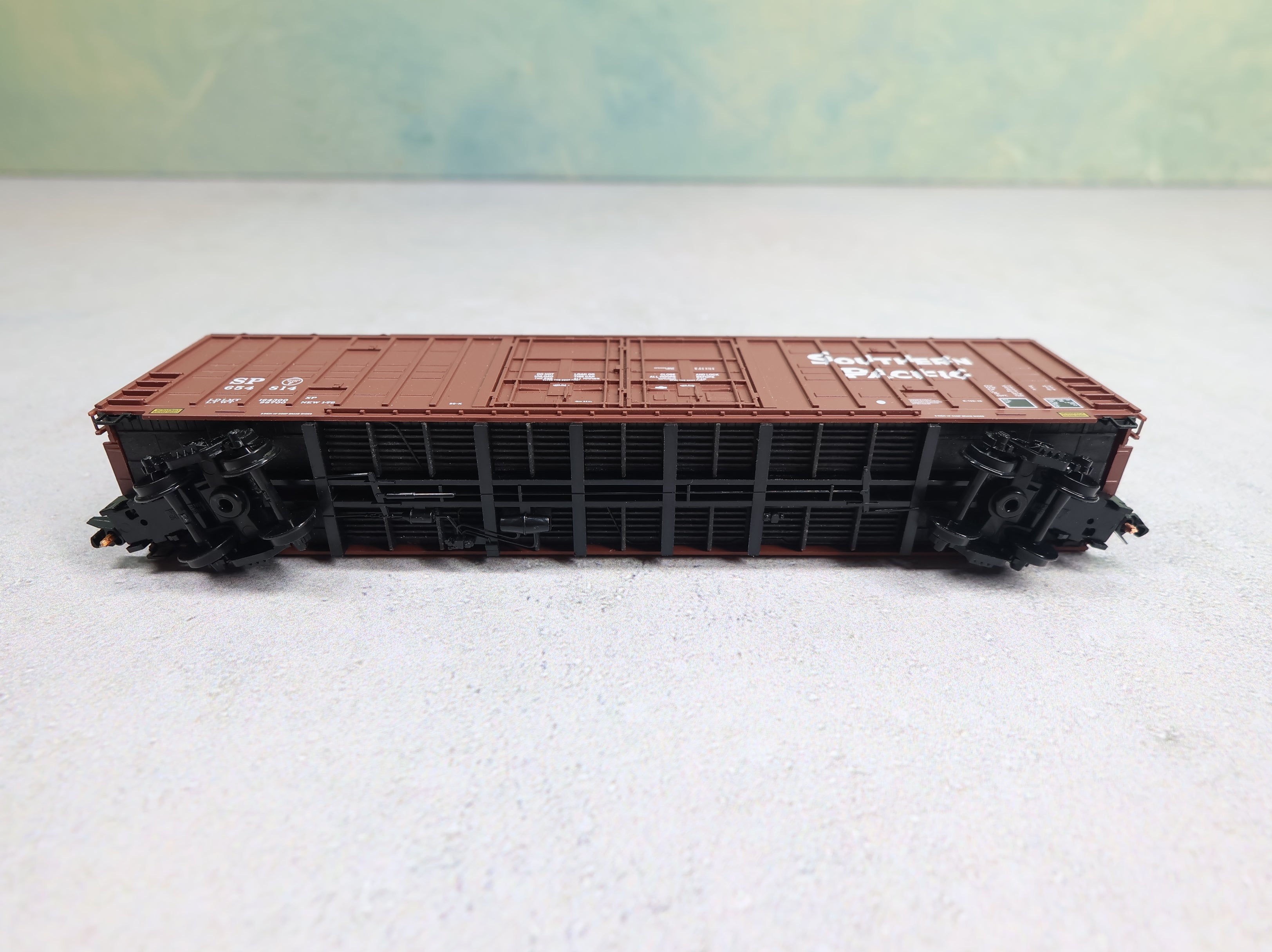 USED Micro-Trains 10300102 N Scale 60' Box Car Excess Height Double Plug Doors Southern Pacific SP #654814 Knuckle Couplers