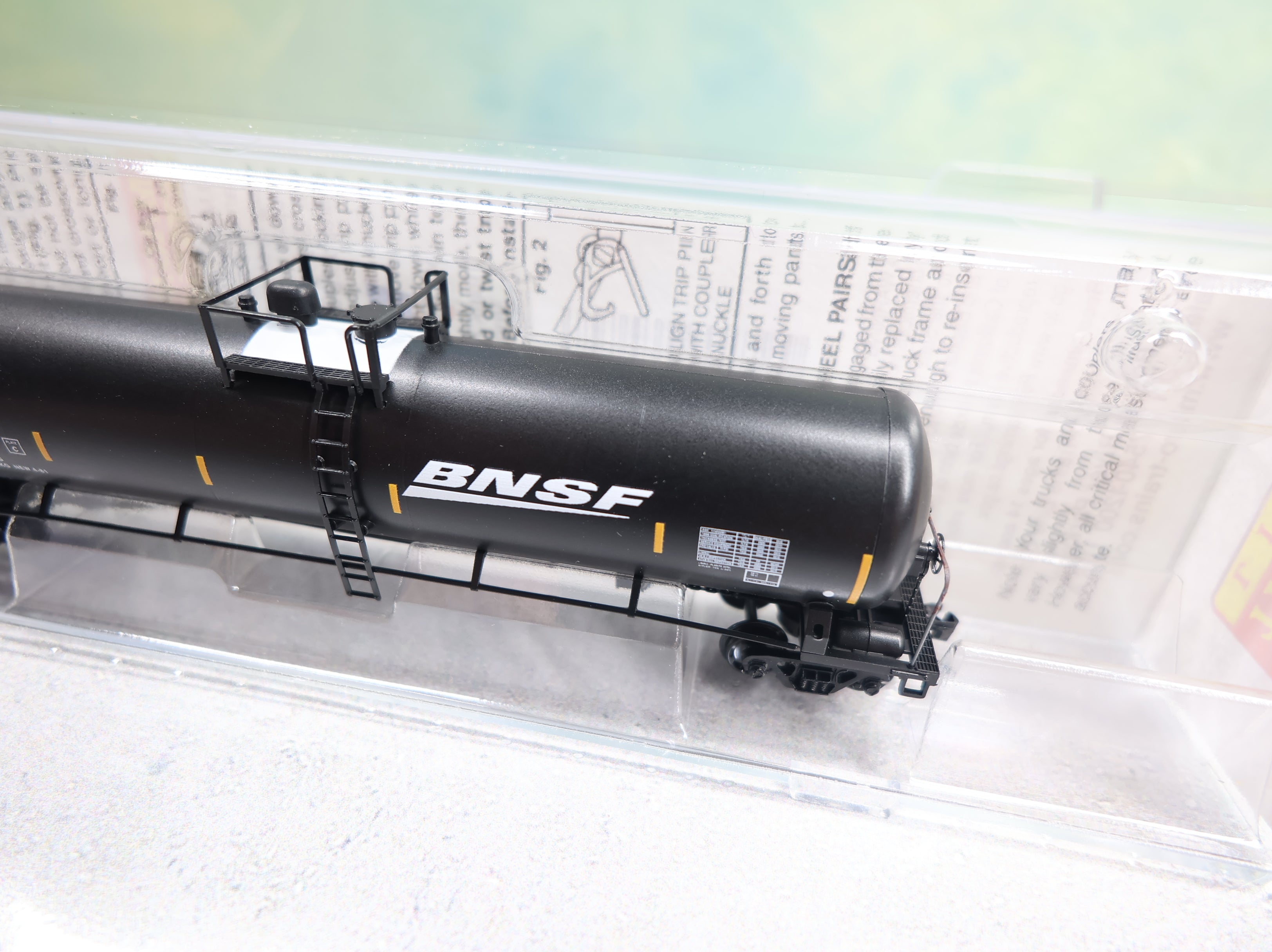 USED Micro-Trains 11000452 N Scale 56' General Service Tank Car BNSF #880238 Knuckle Couplers