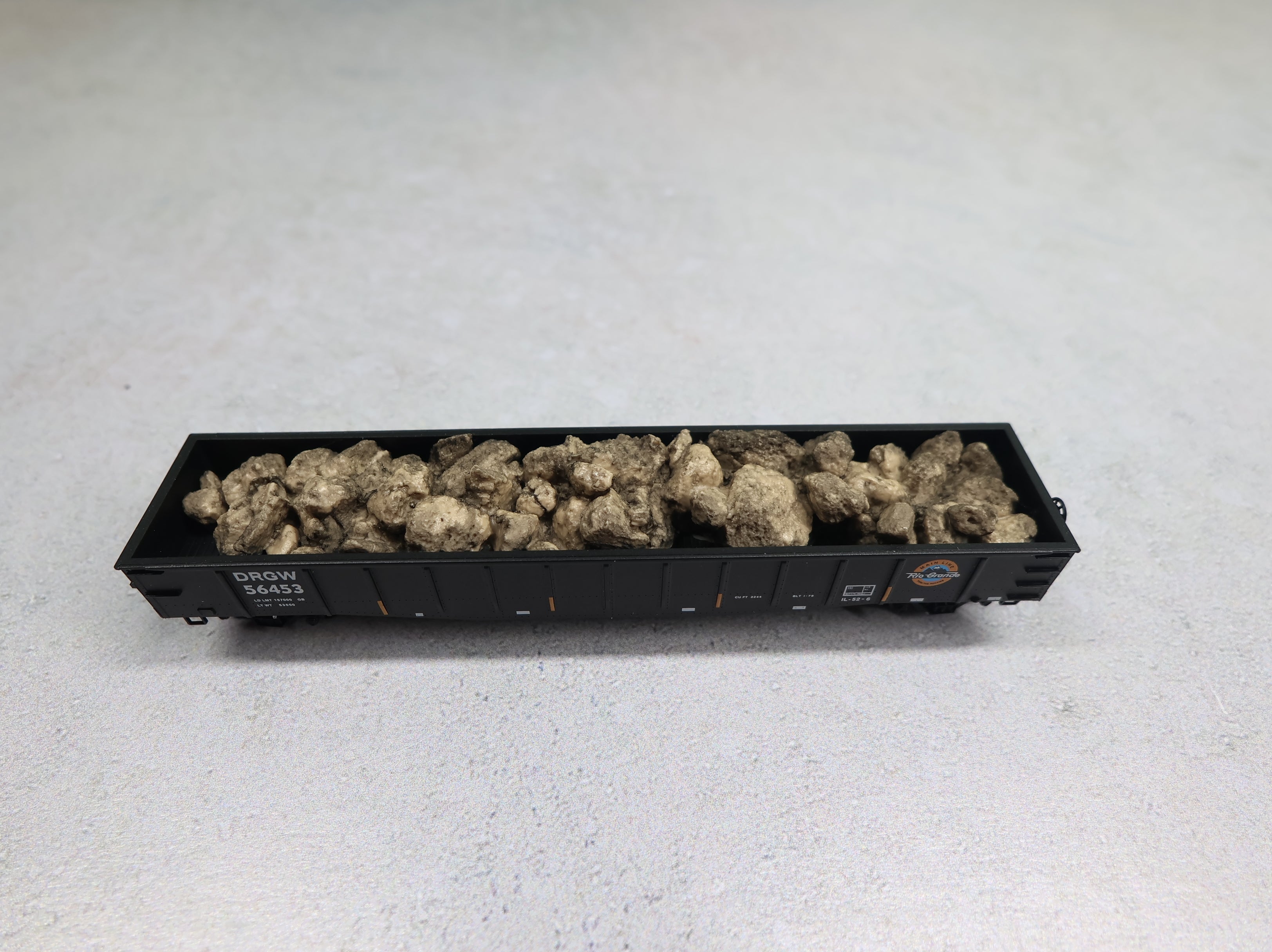 USED Micro-Trains 10500142 N Scale 50' Steel Side 14 Panel Fixed End Gondola w/ Rock Load Denver and Rio Grande Western DRGW #56453 Knuckle Couplers