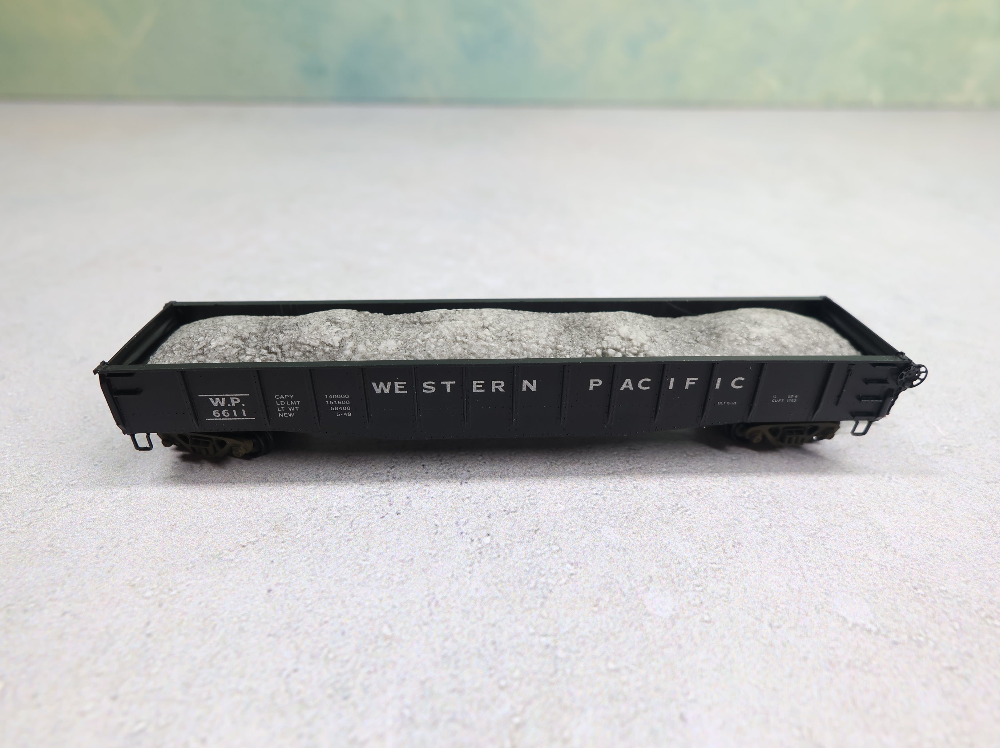 USED Micro-Trains 400050 N Scale 50' Gondola w/ Drop Ends & Load Western Pacific WP #6611 Knuckle Couplers