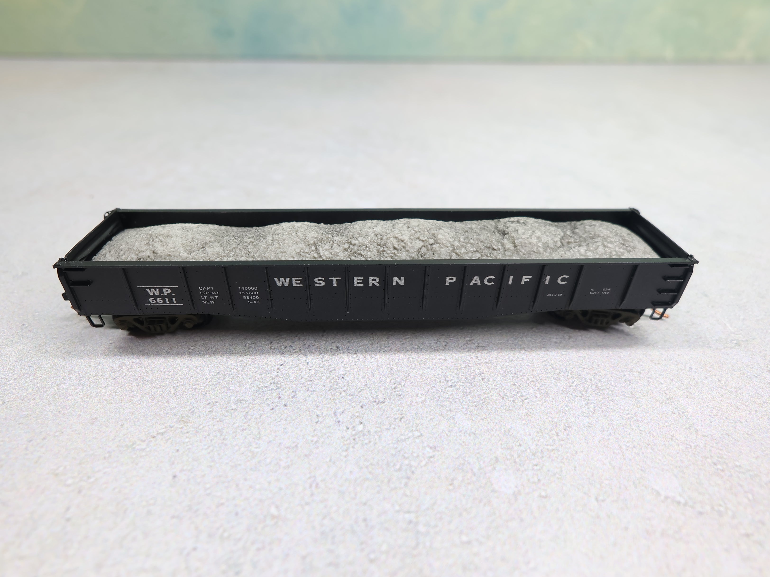 USED Micro-Trains 400050 N Scale 50' Gondola w/ Drop Ends & Load Western Pacific WP #6611 Knuckle Couplers