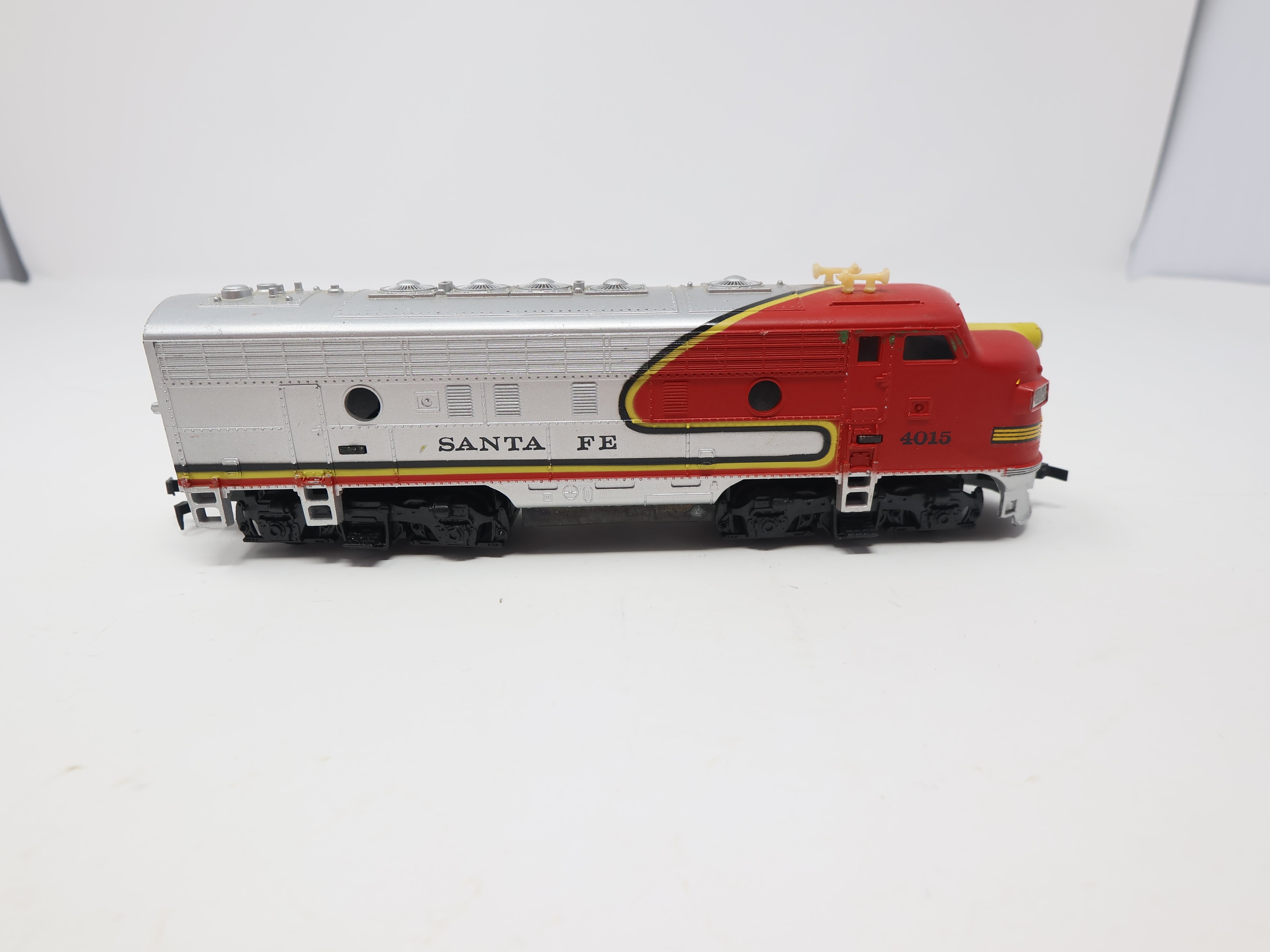 USED Tyco HO Scale, F7A Diesel Locomotive, Santa Fe #4015, Non-Powered