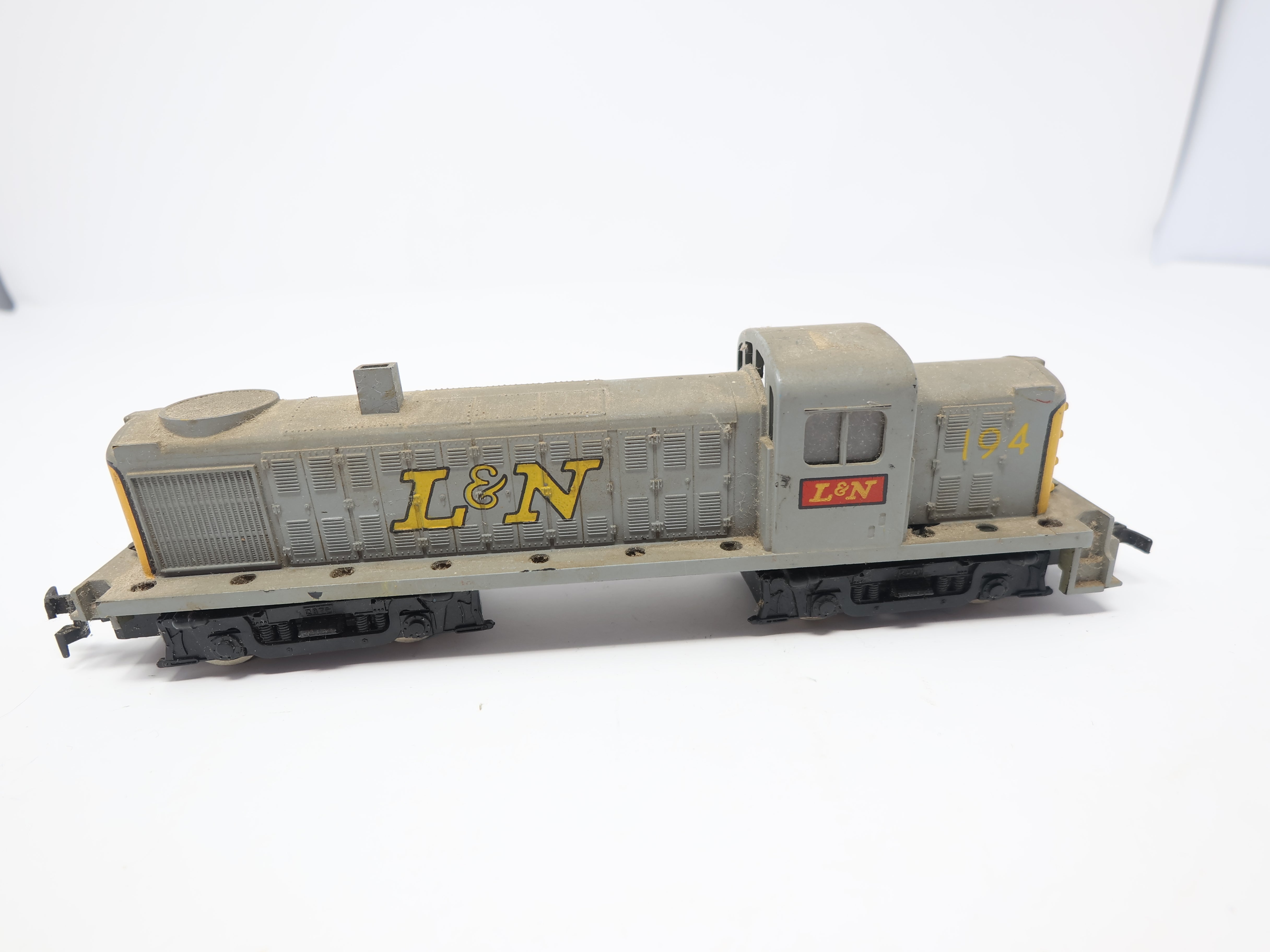 USED AHM HO Scale, RS-2 Diesel Locomotive, Louisville & Nashville #194, Non-Powered, For Parts or Repairs